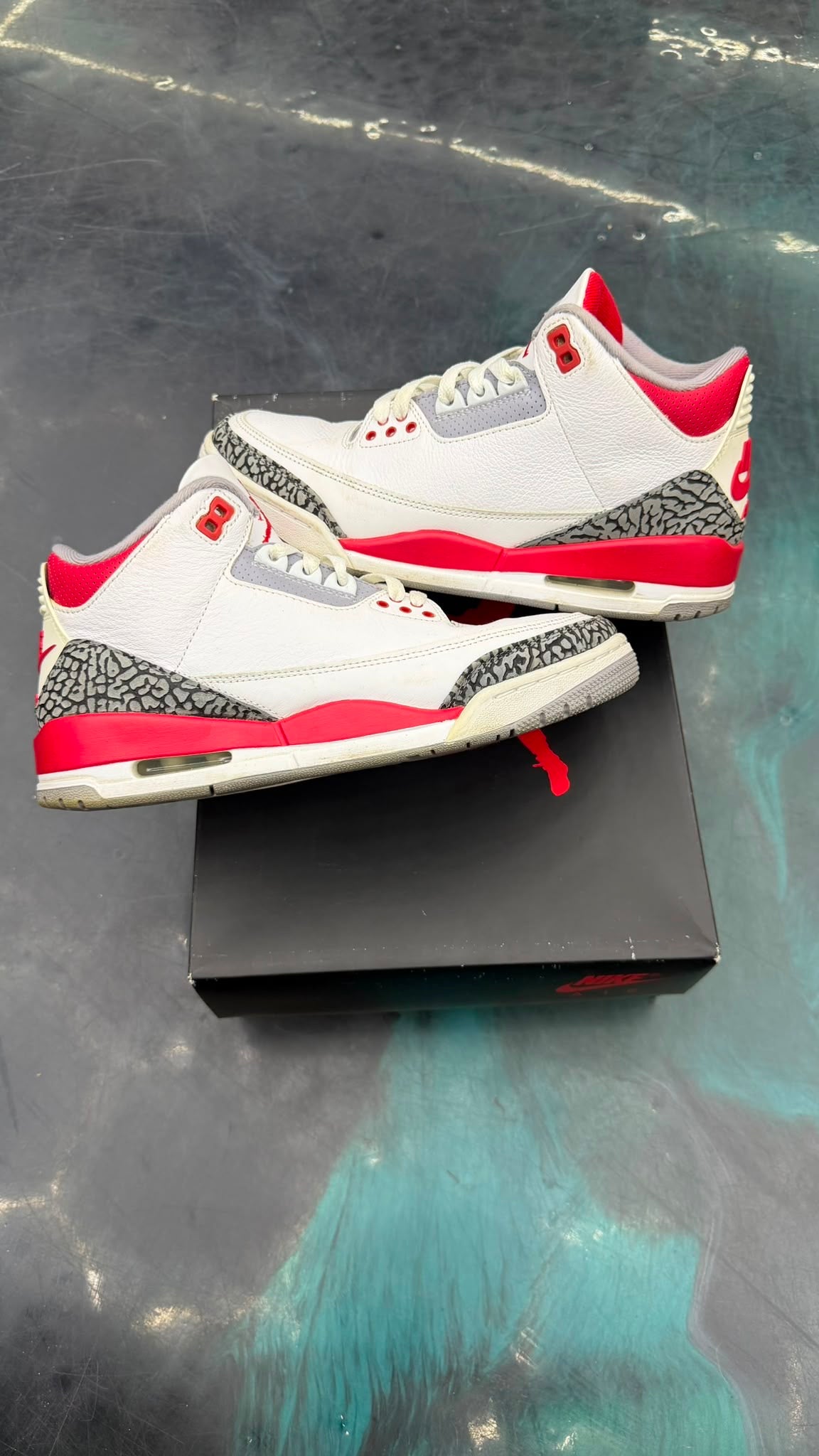 JORDAN 3 RETRO FIRE RED PRE OWNED SIZE 8