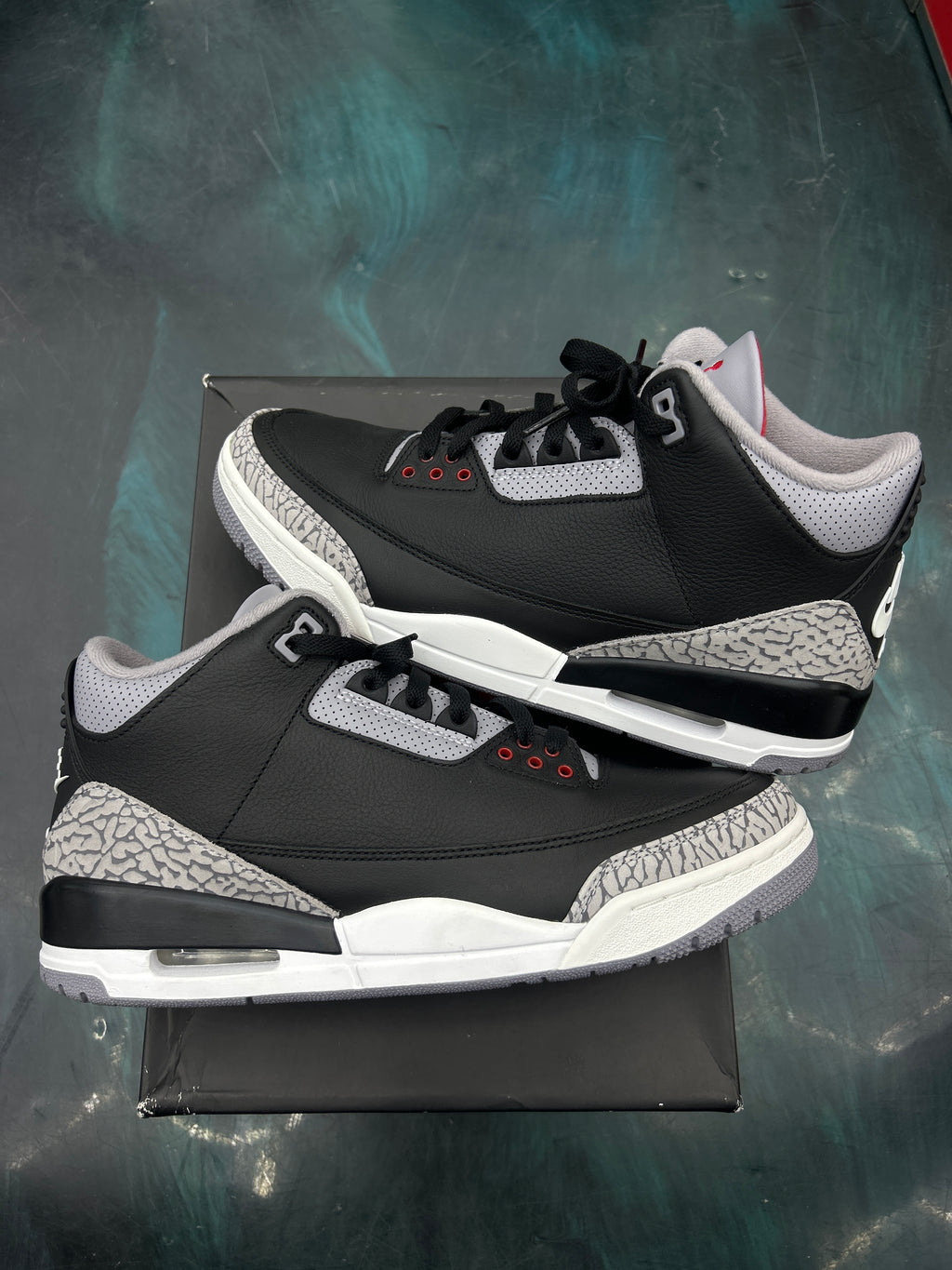 JORDAN 3 RETRO OG BLACK CEMENT (2024) PRE OWNED SIZE 10