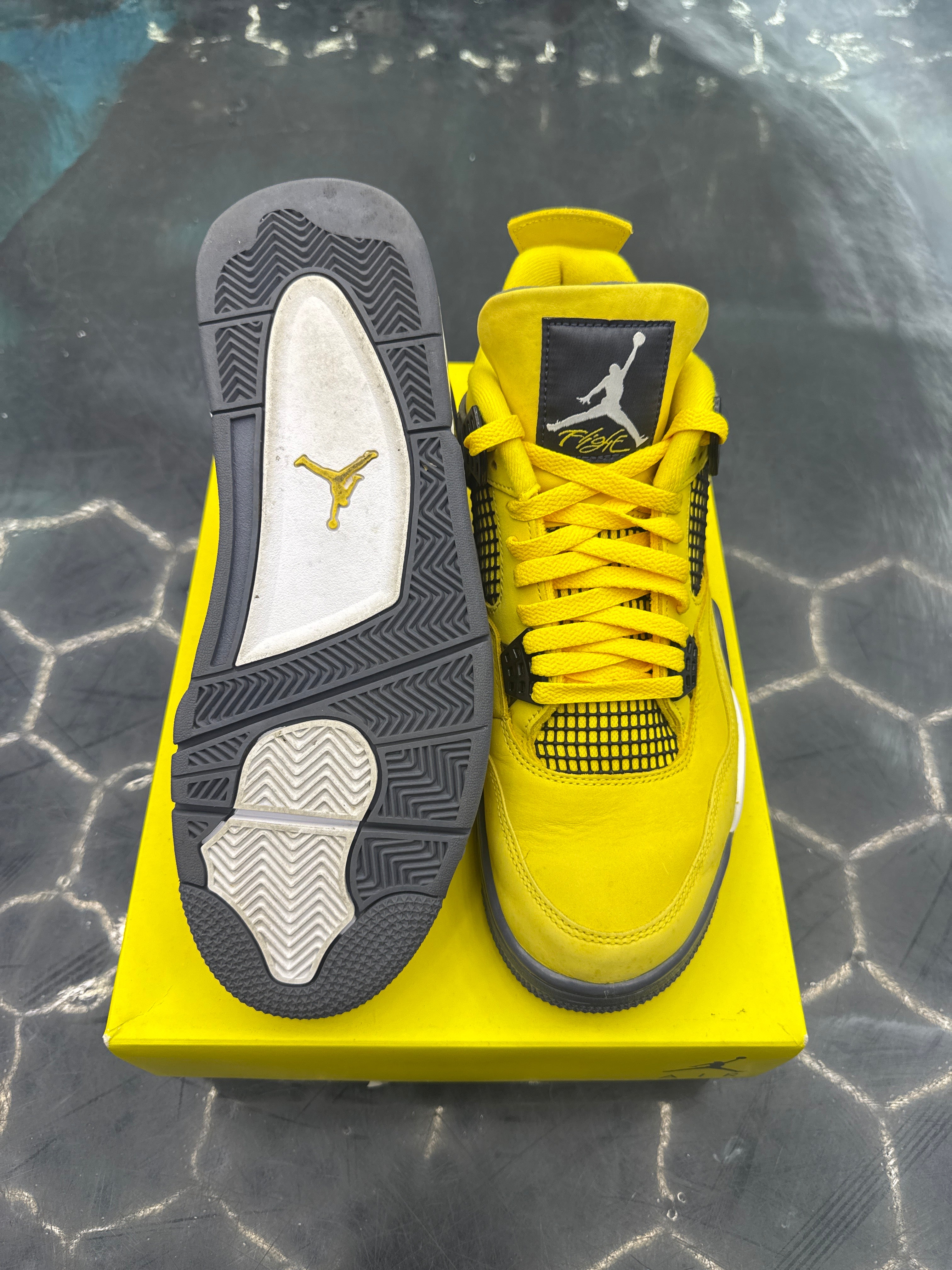 JORDAN 4 RETRO LIGHTNING PRE OWNED SIZE 11
