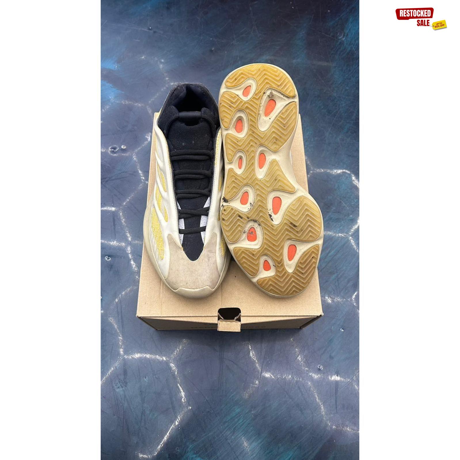 ADIDAS YEEZY 700 V3 SAFFLOWER PRE OWNED SIZE 9.5