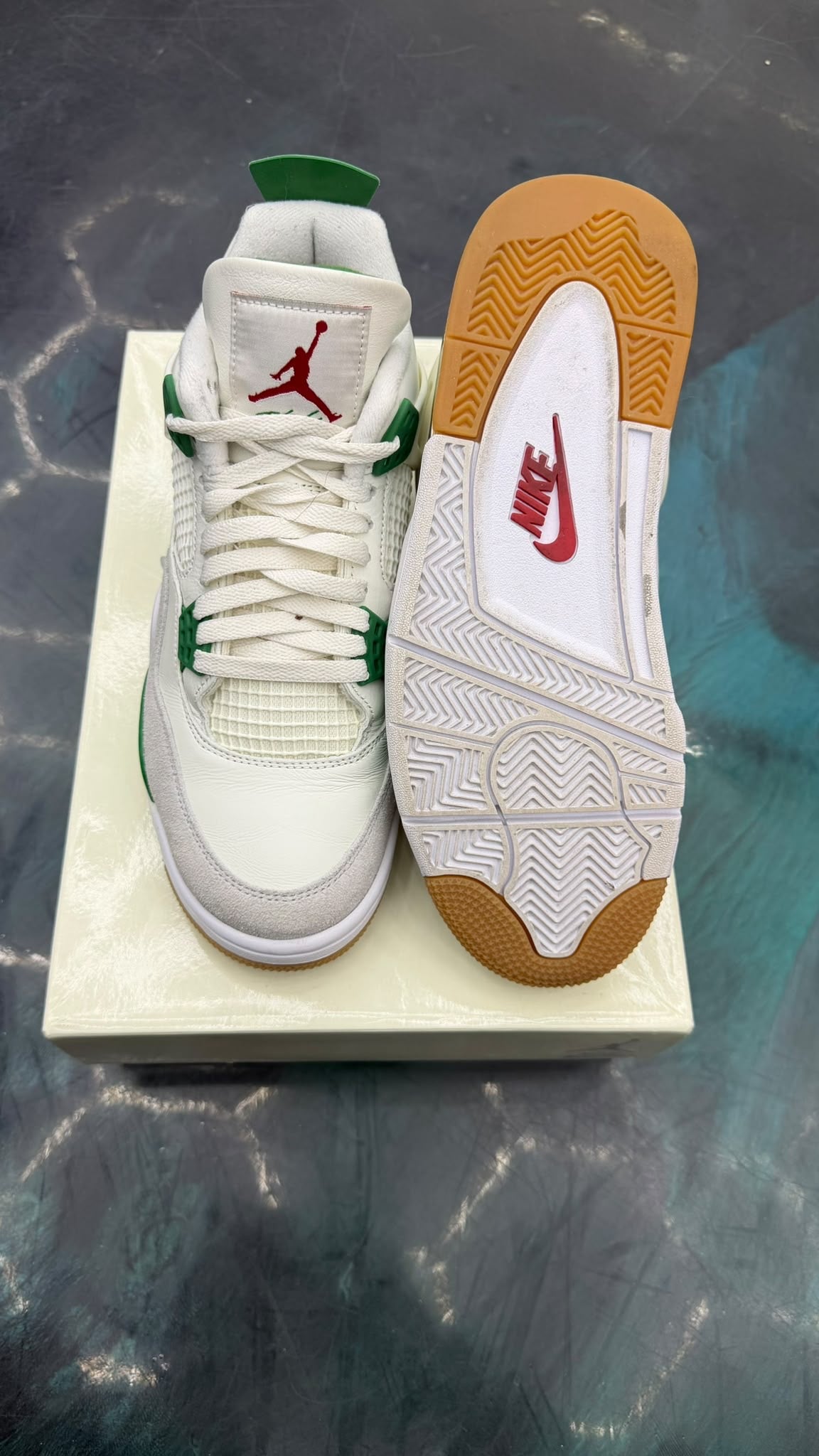 JORDAN 4 RETRO SB PINE GREEN PRE OWNED SIZE 9