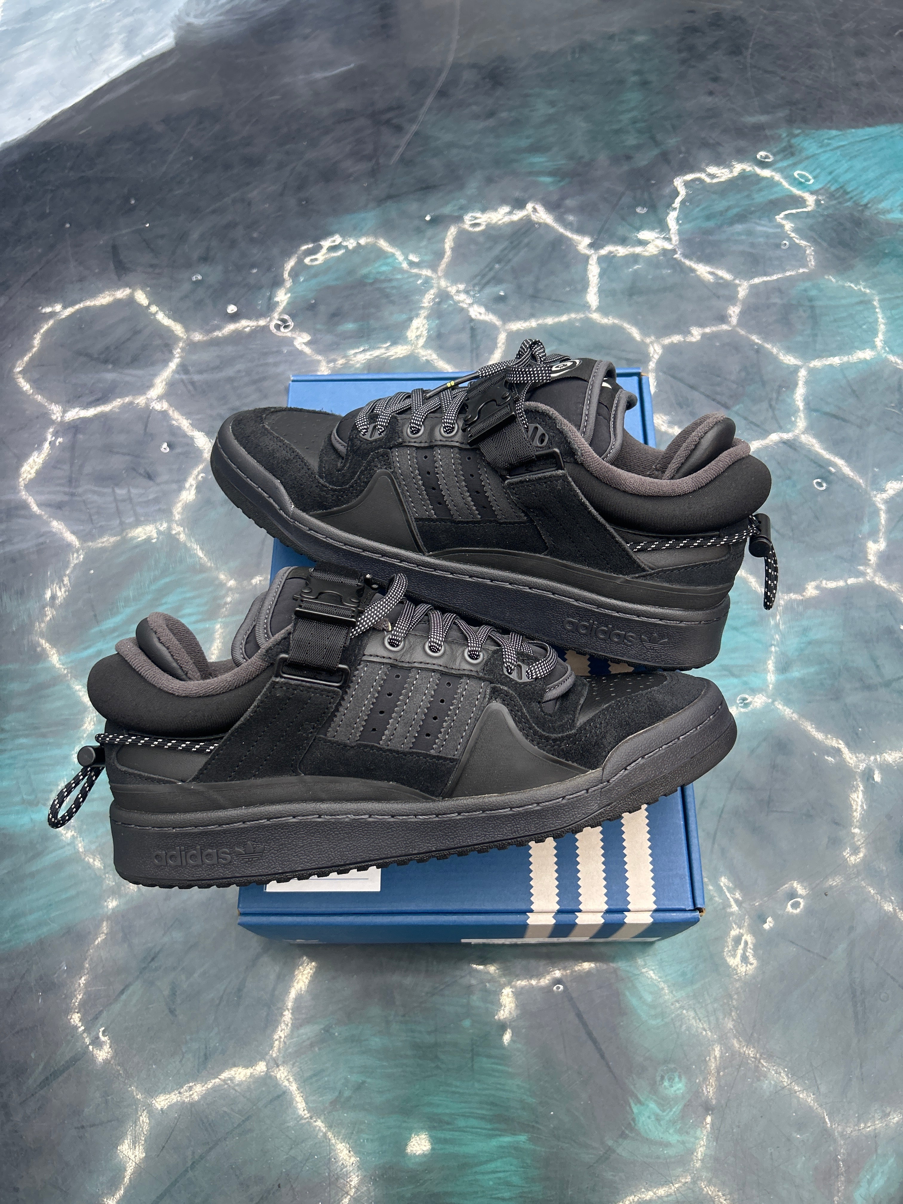 ADIDAS FORUM BUCKLE LOW BAD BUNNY BACK TO SCHOOL PRE OWNED SIZE 8 REP BOX