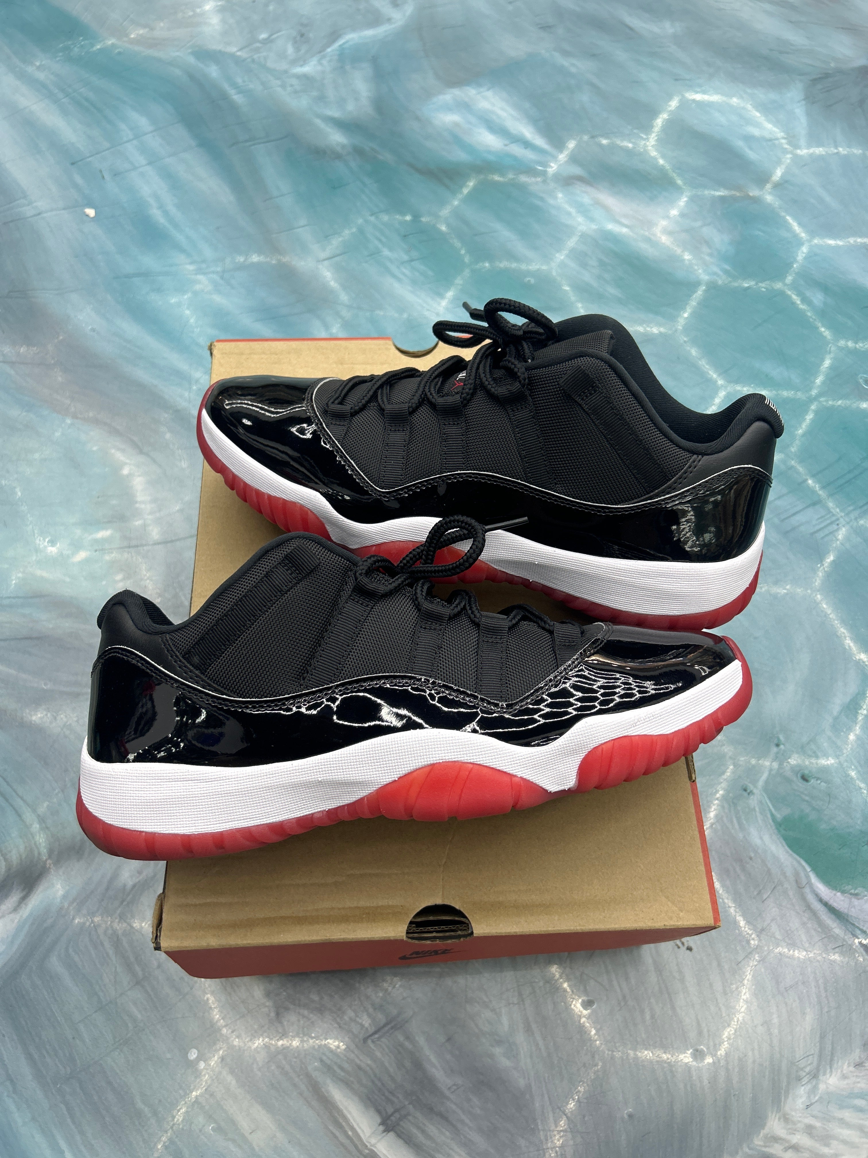 JORDAN 11 RETRO BRED LOW PRE OWNED SIZE 12