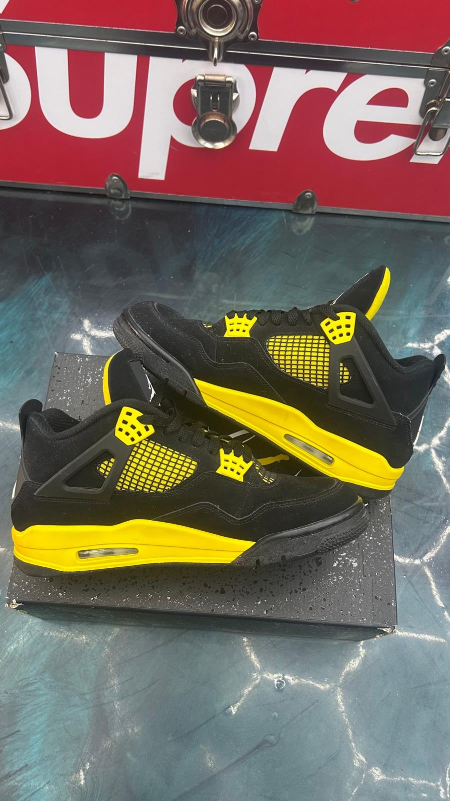 JORDAN 4 RETRO YELLOW THUNDER PRE OWNED SIZE 10.5
