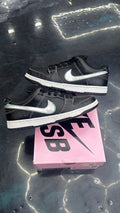 NIKE SB DUNK LOW DIAMOND SUPPLY CO. BLACK DIAMOND PRE OWNED SIZE 8
