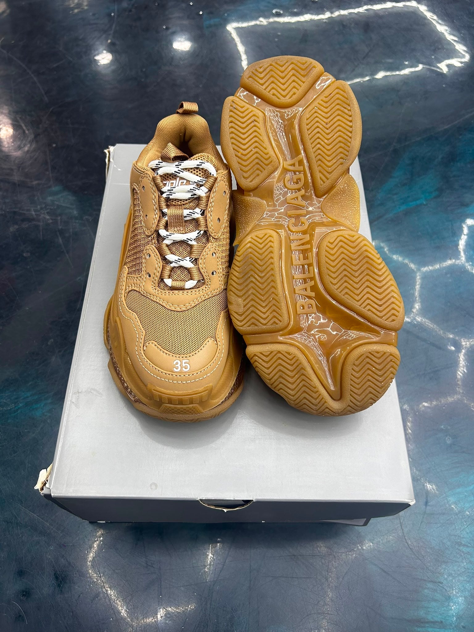BALENCIAGA TRIPLE S CLEAR SOLE LIGHT CAMEL (WOMENS) PRE OWNED SIZE 35