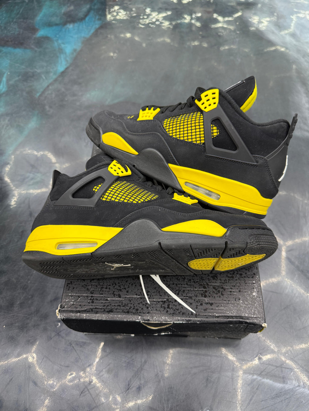 JORDAN 4 RETRO YELLOW THUNDER PRE OWNED SIZE 13