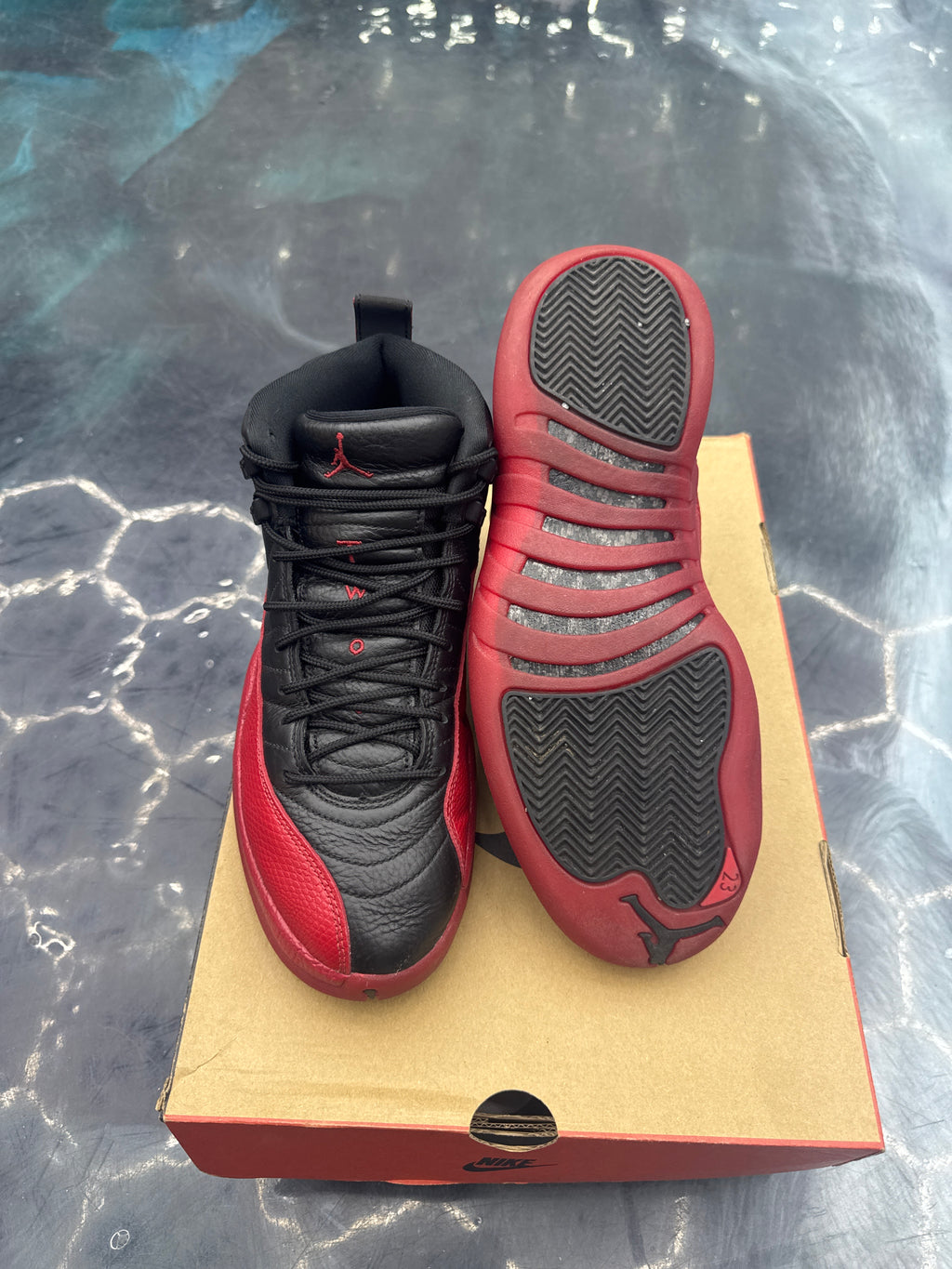 JORDAN 12 RETRO FLU GAME PRE OWNED SIZE 9