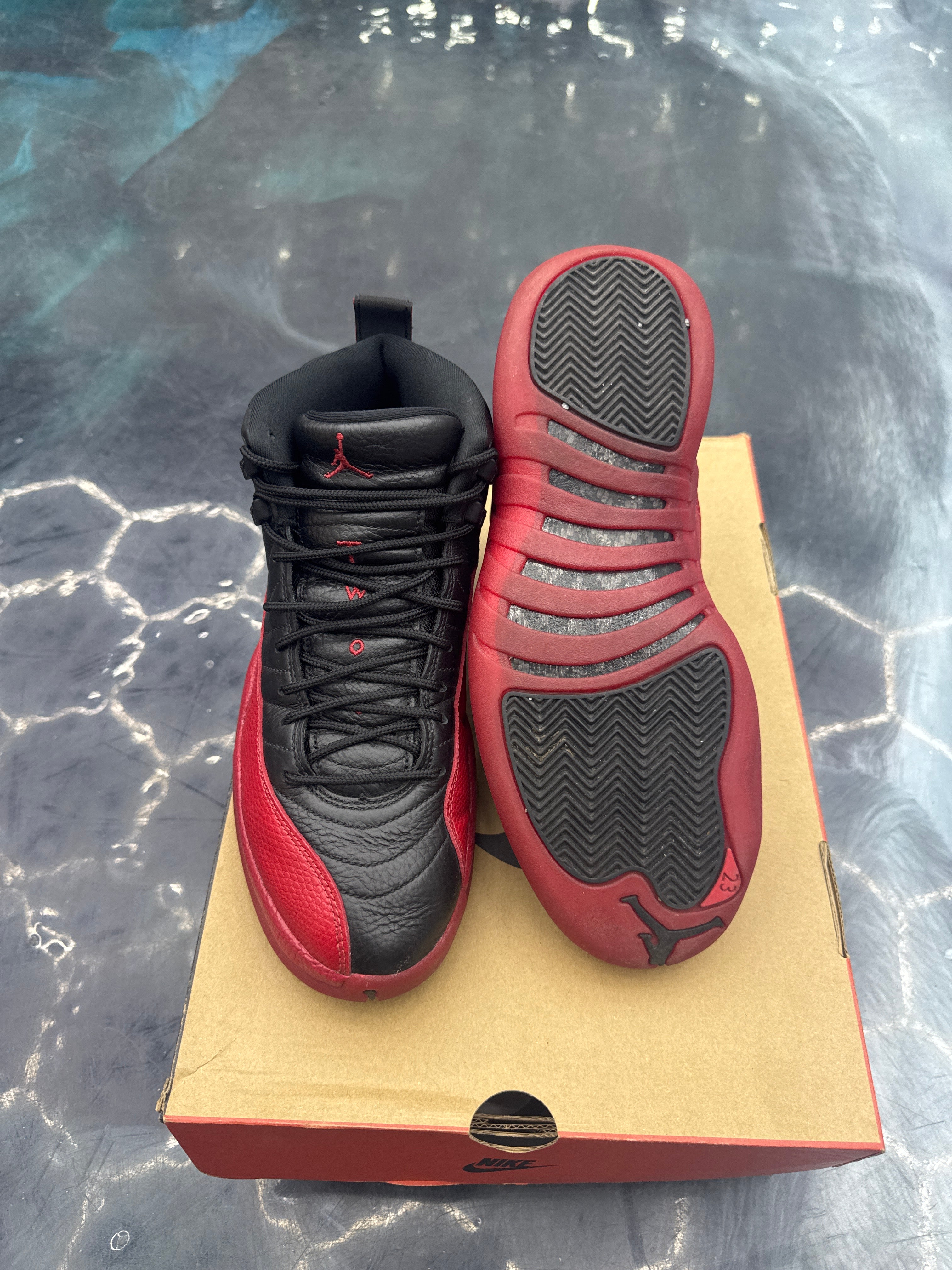 JORDAN 12 RETRO FLU GAME PRE OWNED SIZE 9