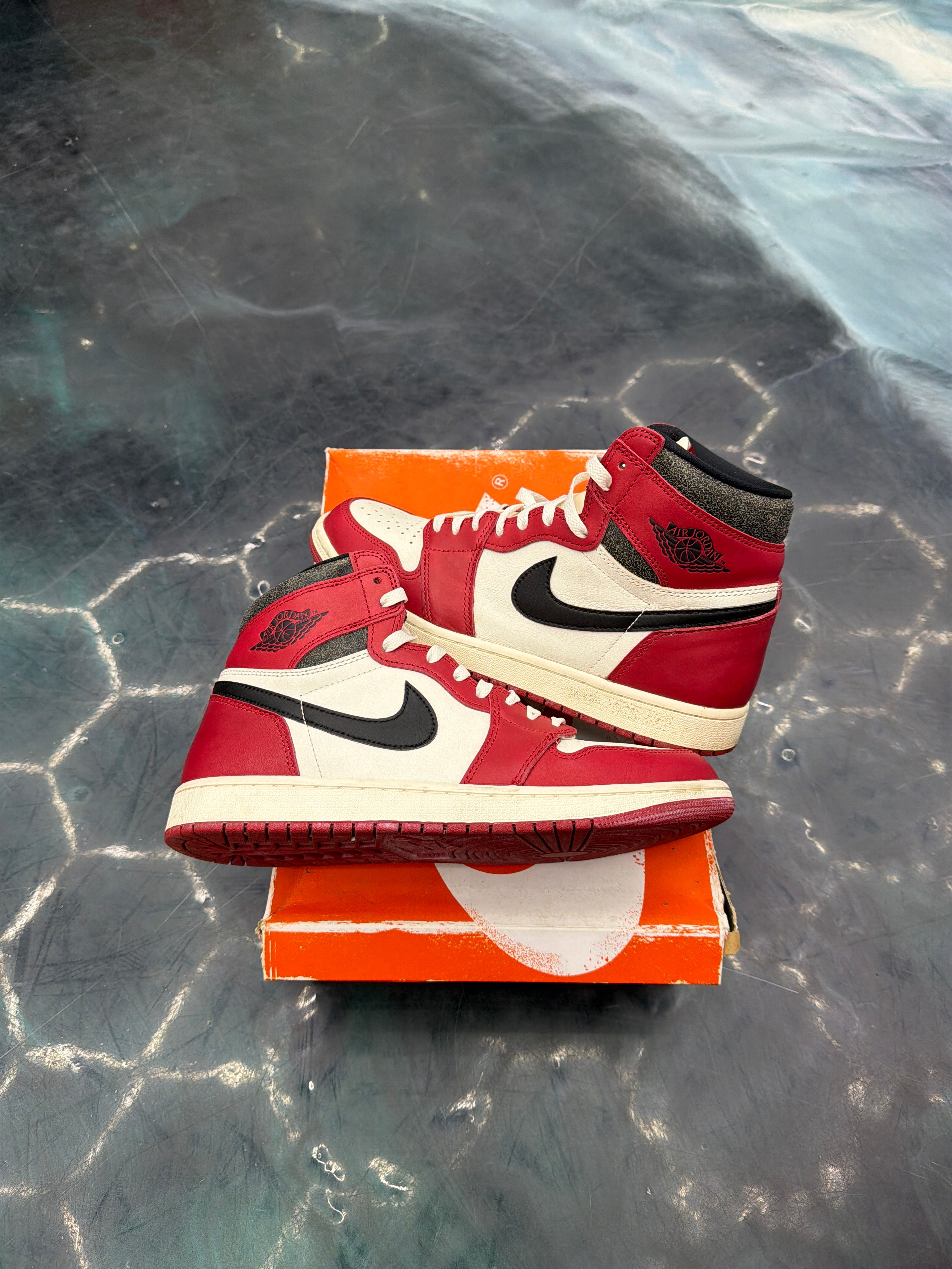 JORDAN 1 RETRO HIGH OG CHICAGO LOST AND FOUND PRE OWNED SIZE 11