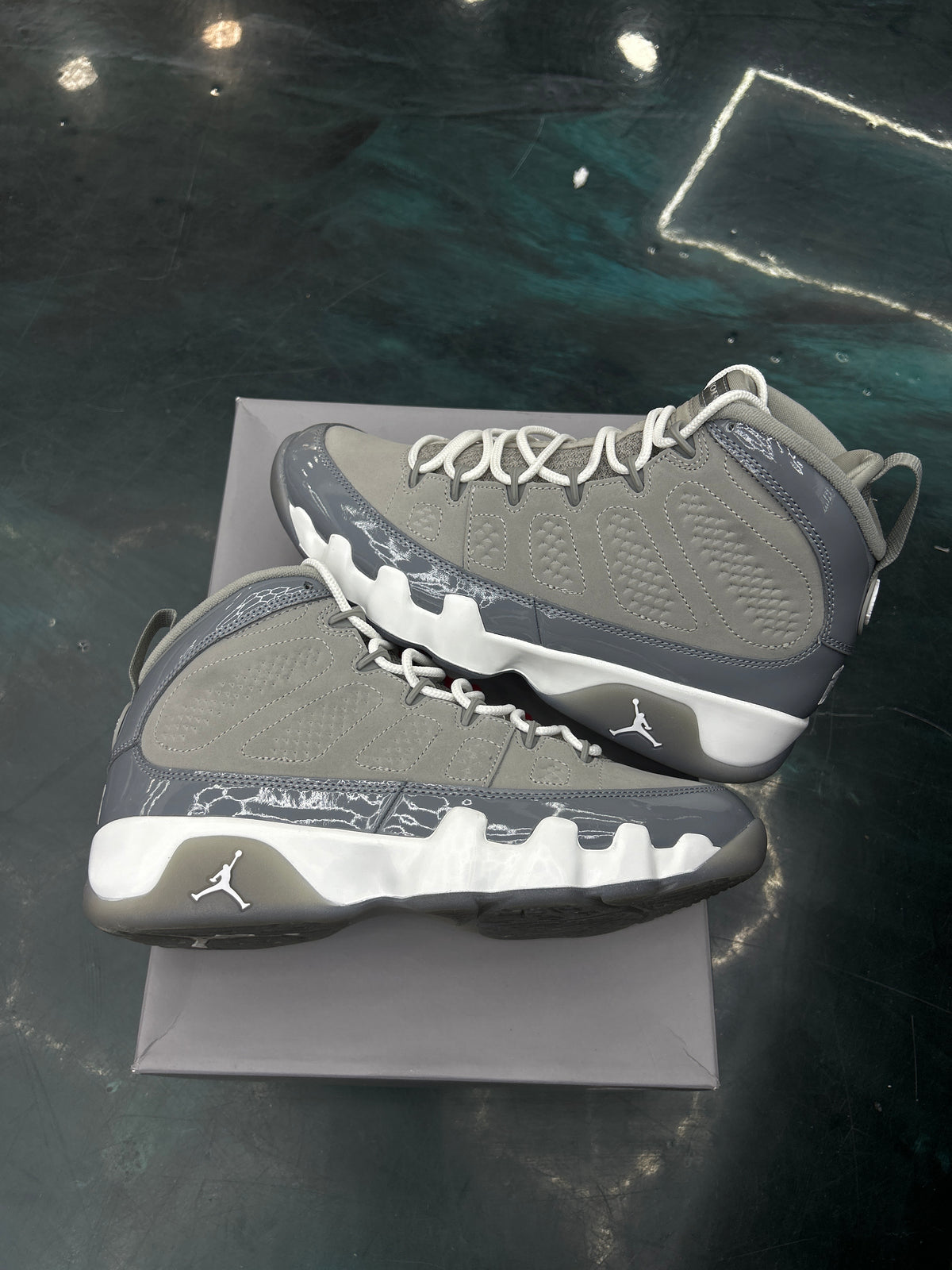 JORDAN 9 RETRO COOL GREY (2025) PRE OWNED SIZE 9