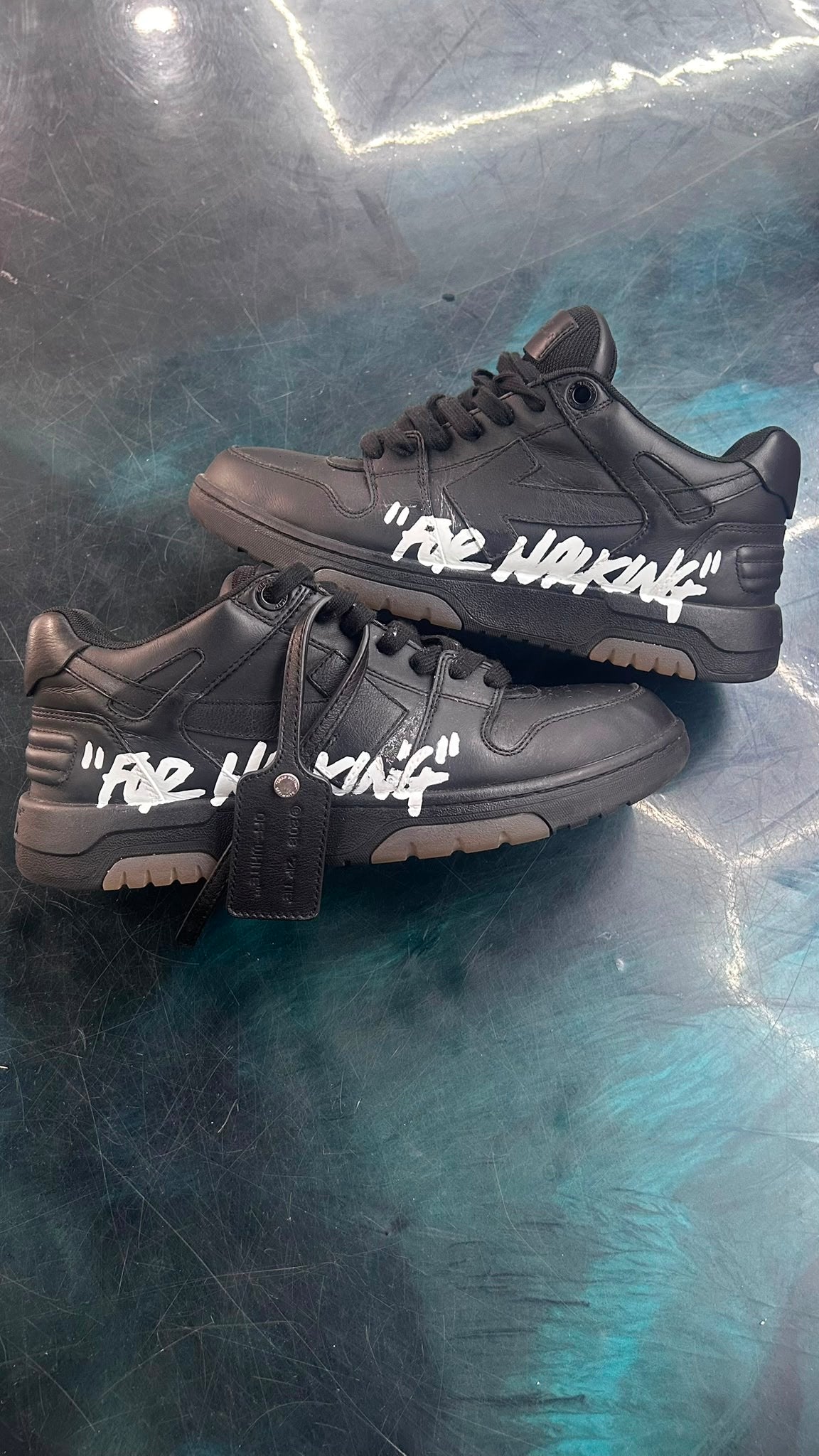 OFF WHITE OUT OF OFFICE OOO LOW TOPS FOR WALKING BLACK WHITE PRE OWNED SIZE 42 NO BOX
