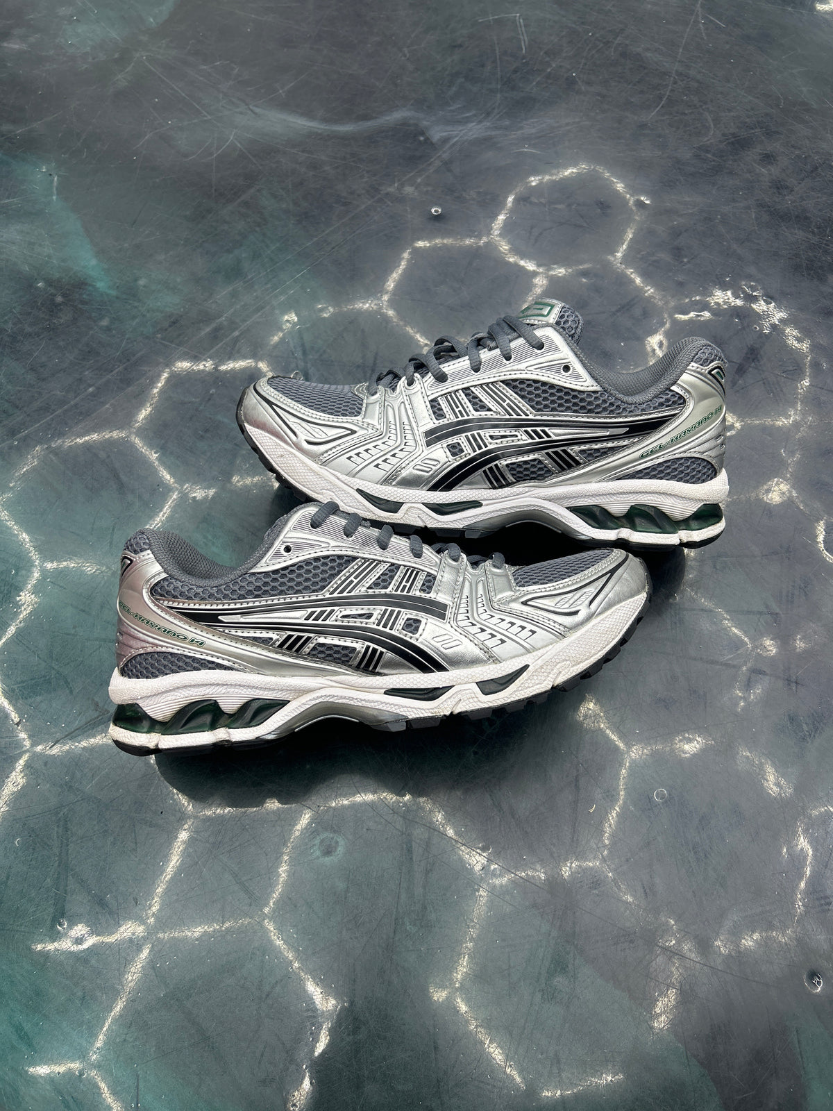 ASICS GEL-KAYANO 14 MTEROPOLIS JASPER GREEN PRE OWNED SIZE 8 (no box)