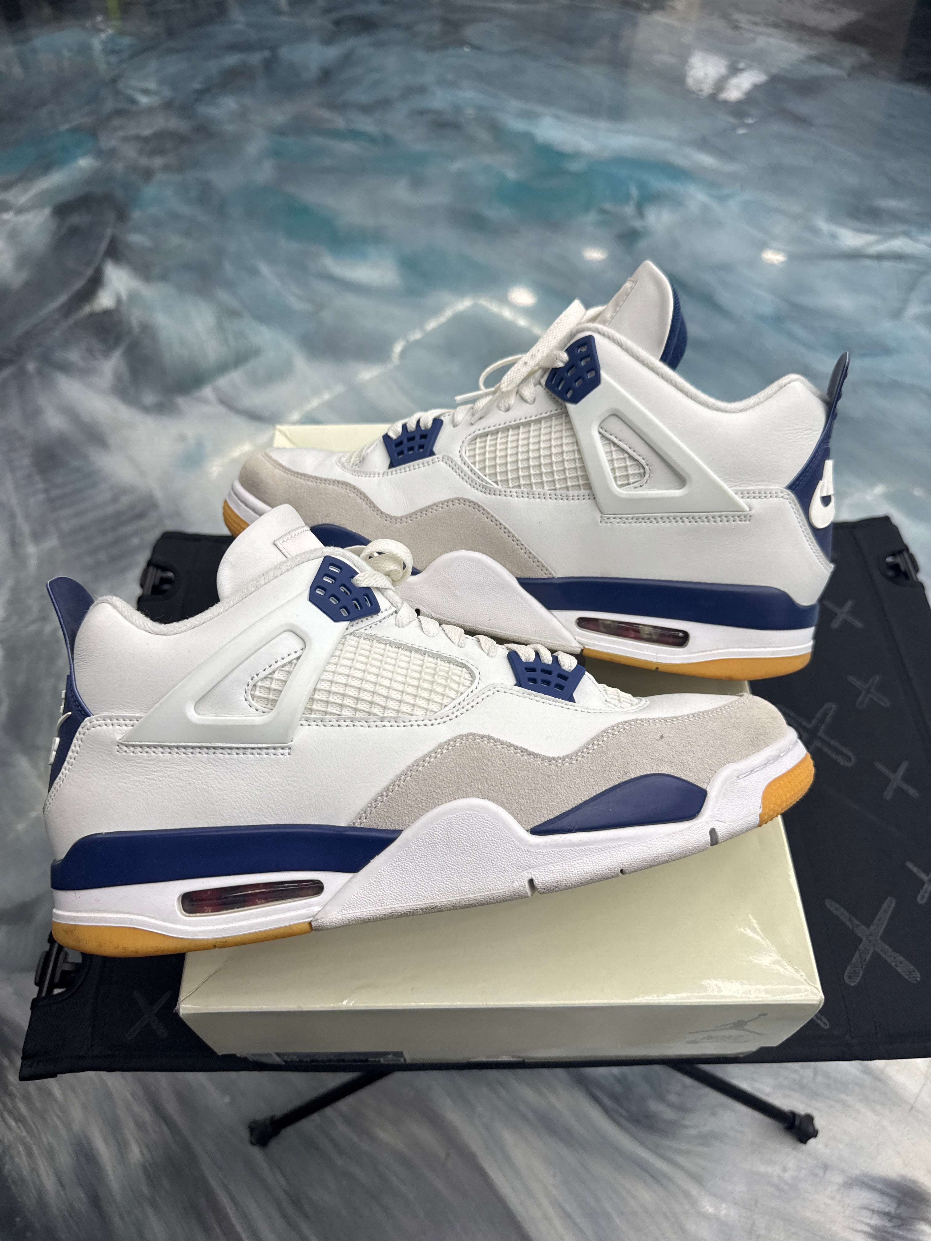 JORDAN 4 RETRO SB NAVY PRE OWNED SIZE 13