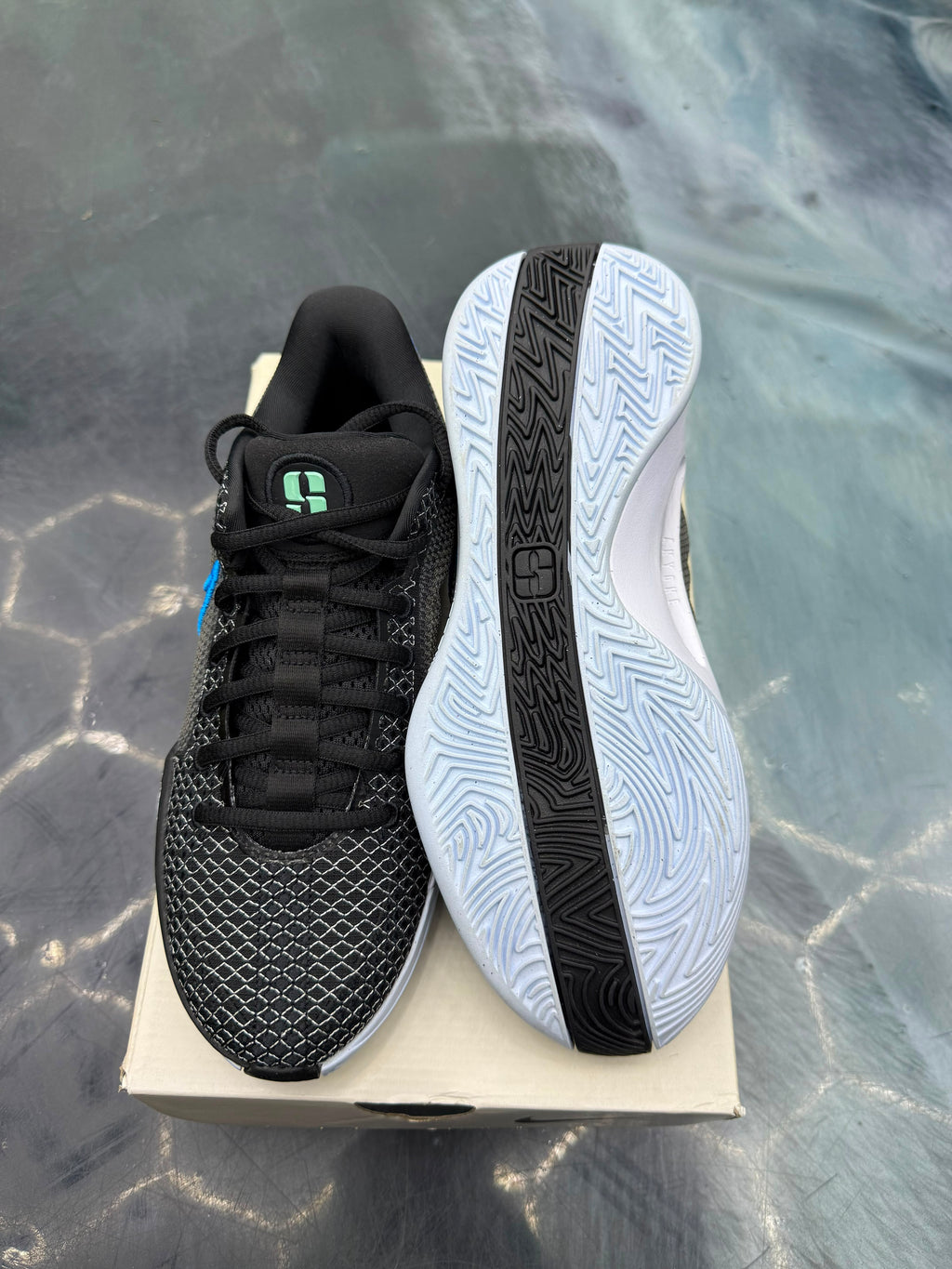 NIKE SABRINA 3 BRAND NEW SIZE 8W 6.5M