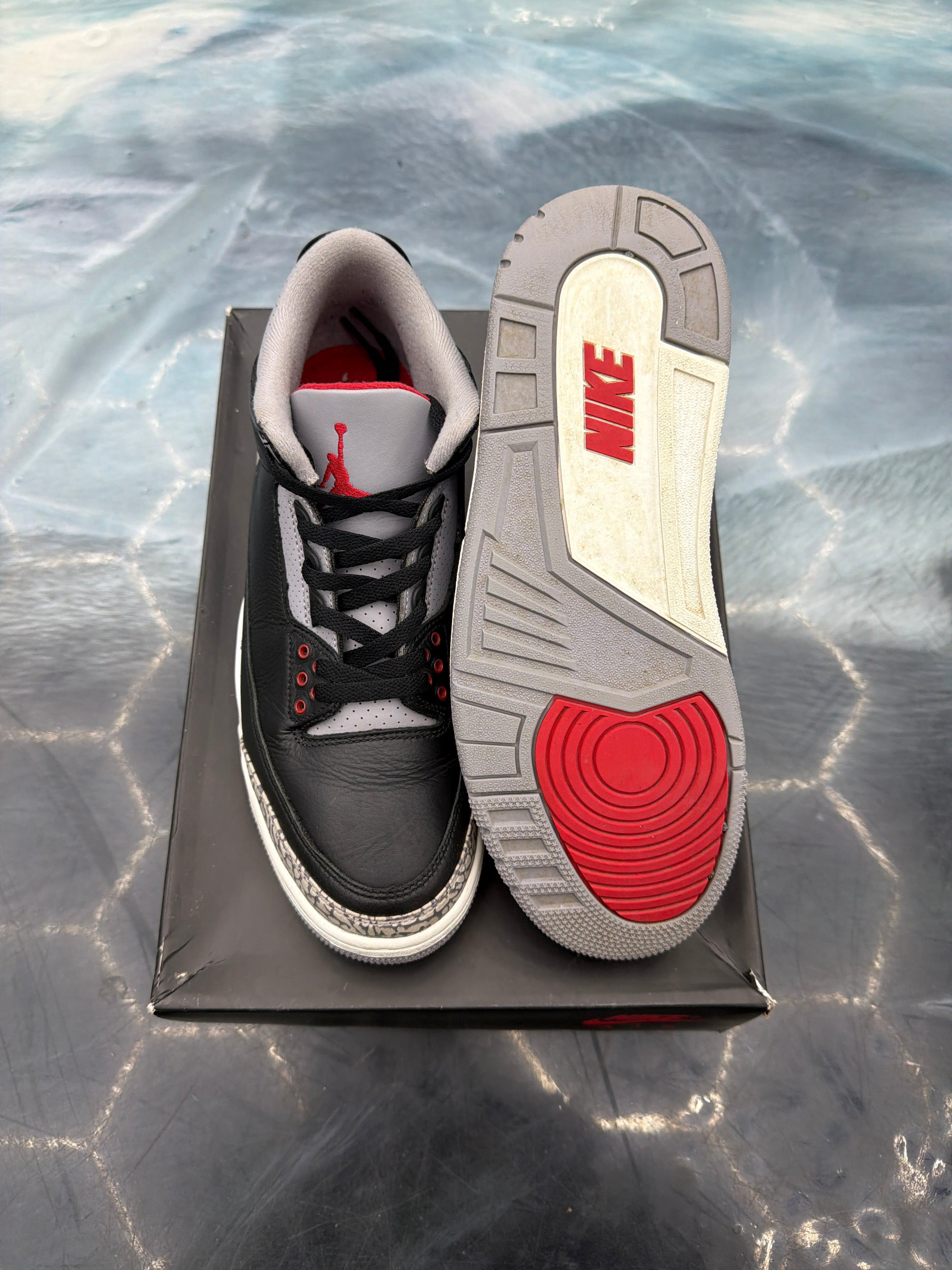 JORDAN 3 RETRO OG BLACK CEMENT PRE OWNED SIZE 10.5