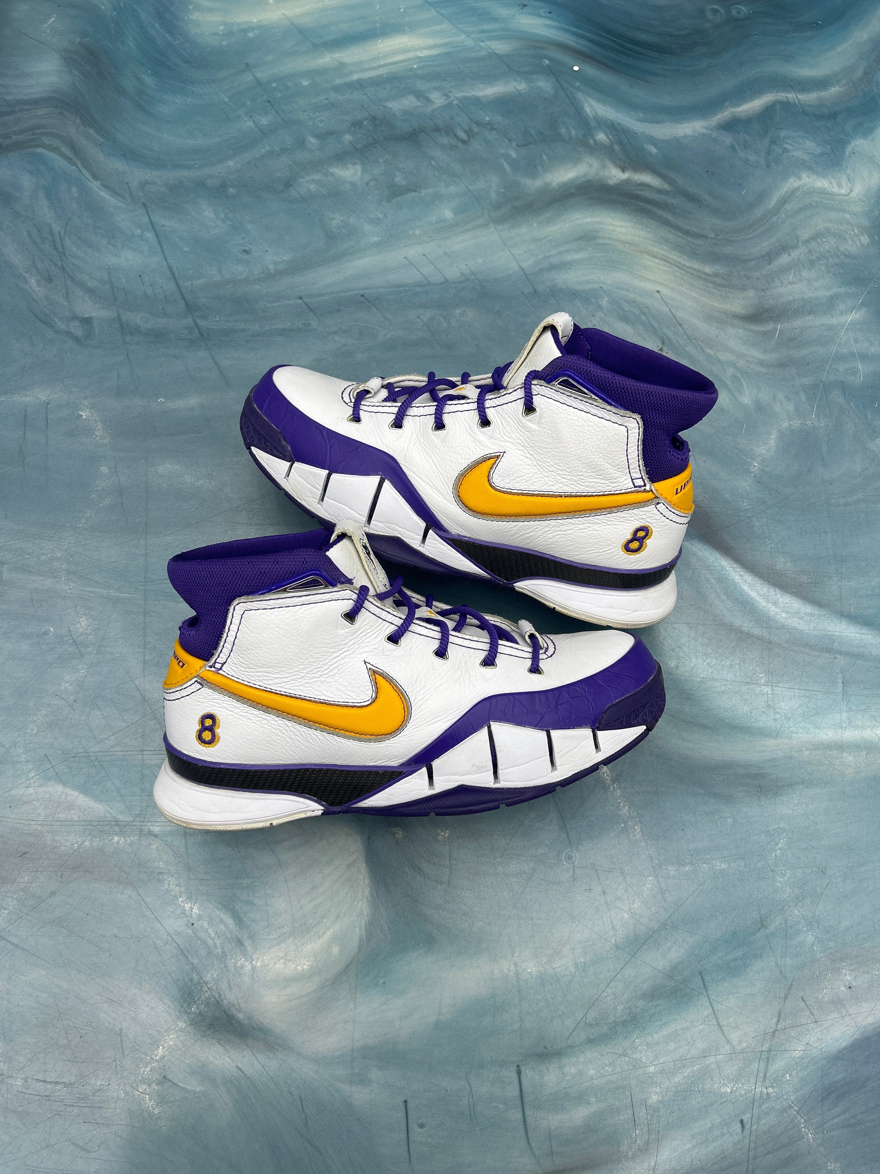 NIKE KOBE 1 PROTRO THINK 16 CLOSE OUT PRE OWNED SIZE 8
