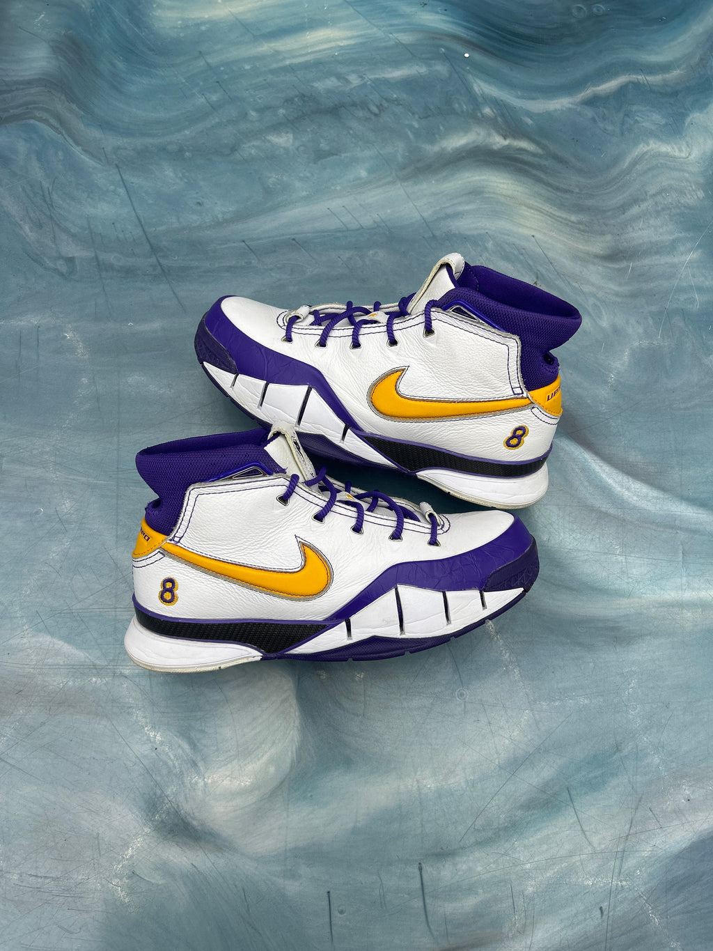 NIKE KOBE 1 PROTRO THINK 16 CLOSE OUT PRE OWNED SIZE 8