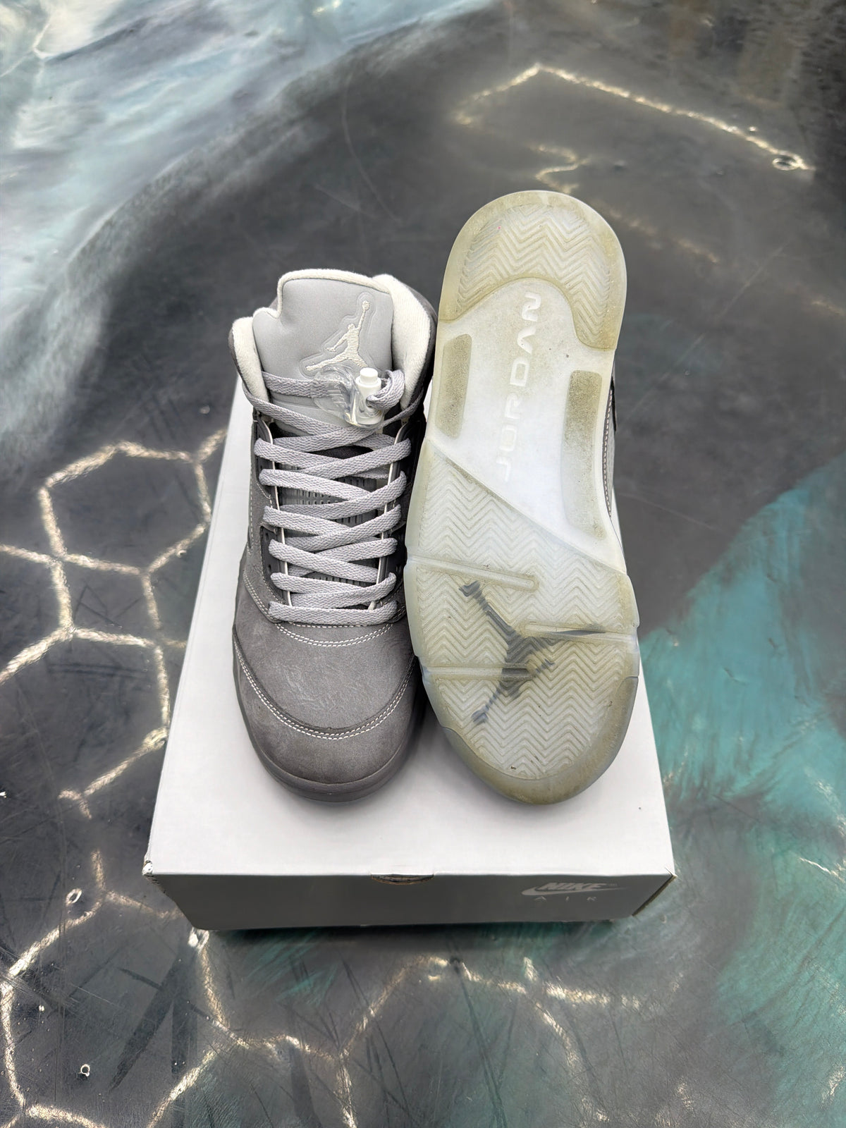 JORDAN 5 RETRO WOLF PRE OWNED SIZE 8.5