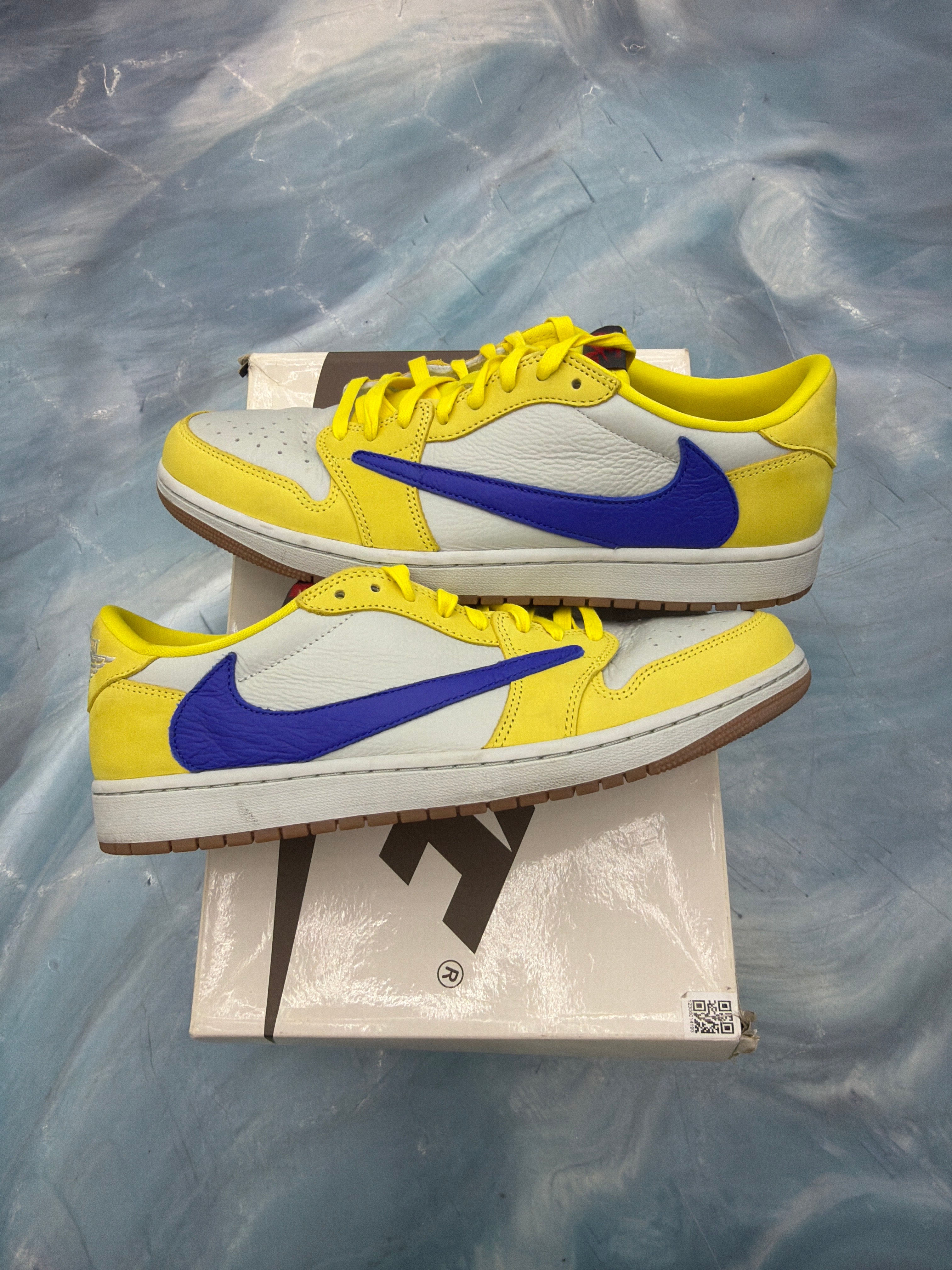 JORDAN 1 RETRO LOW TRAVIS SCOTT CANARY PRE OWNED SIZE 13W 11.5M