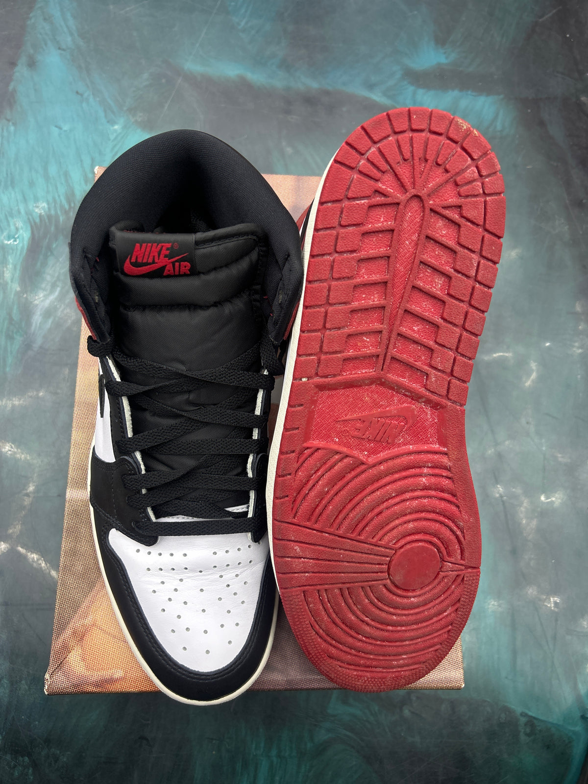 JORDAN 1 RETRO HIGH OG BLACK TOE REIMAGINED PRE OWNED SIZE 12