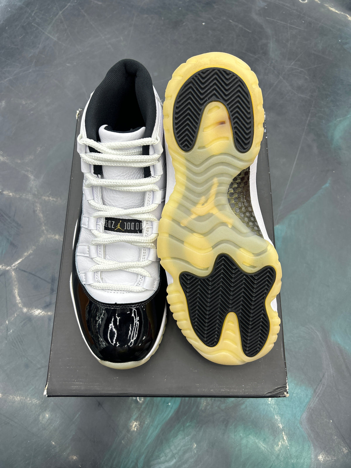 JORDAN 11 Retro DMP GRATITUDE (2023) pre-owned size 9.5