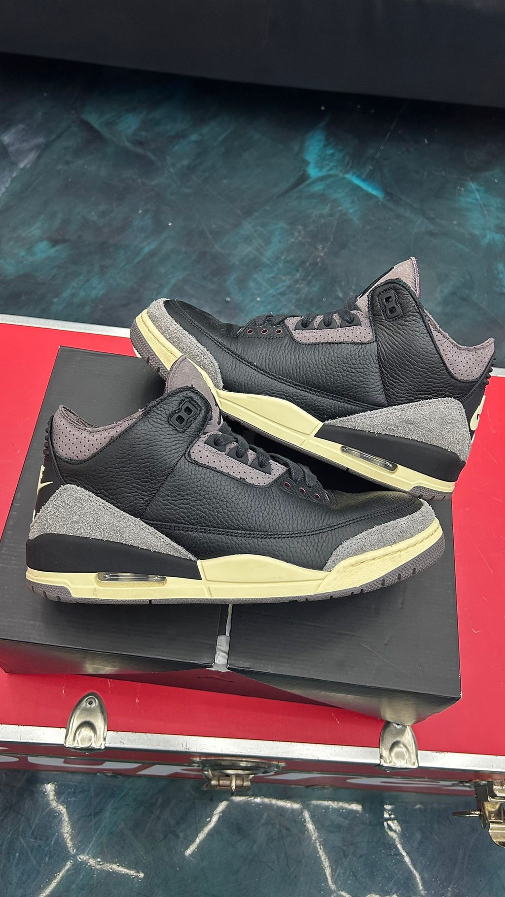 JORDAN 3 RETRO A MA MANIERE WHILE YOU WHERE SLEEPING PRE OWNED SIZE 11.5W 10M