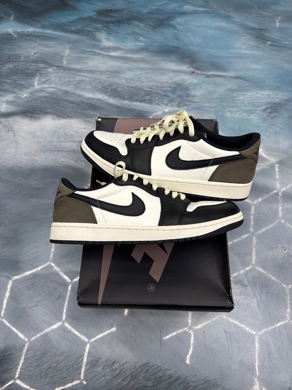 JORDAN 1 RETRO LOW OG MOCHA PRE OWNED SIZE 10