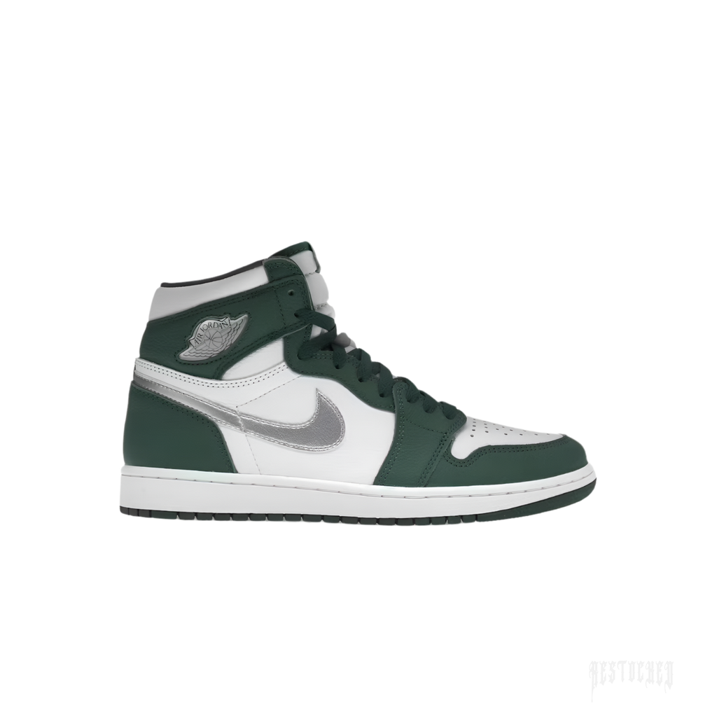 JORDAN 1 RETRO HIGH OG GORGE GREEN sneaker, white leather with dark green overlays and silver swoosh.
