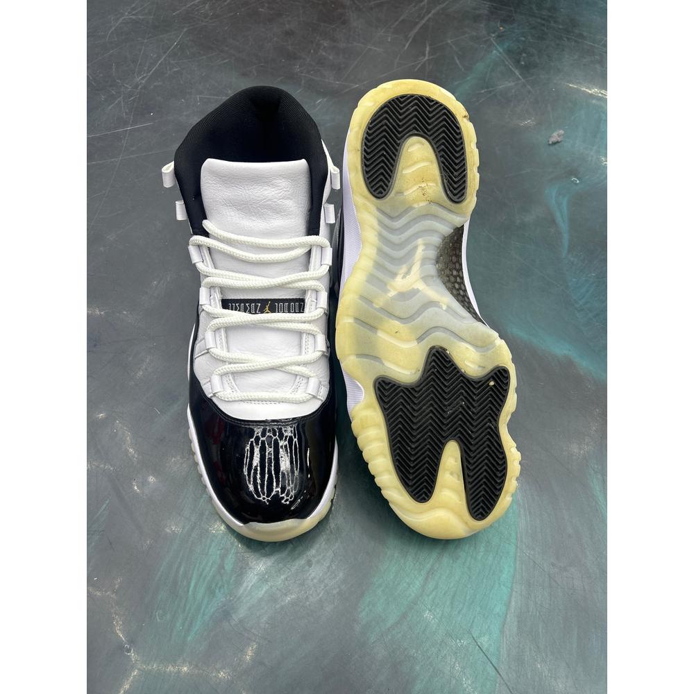 JORDAN 11 RETRO GRATITUDE PRE-OWNED SIZE 13 (no box)