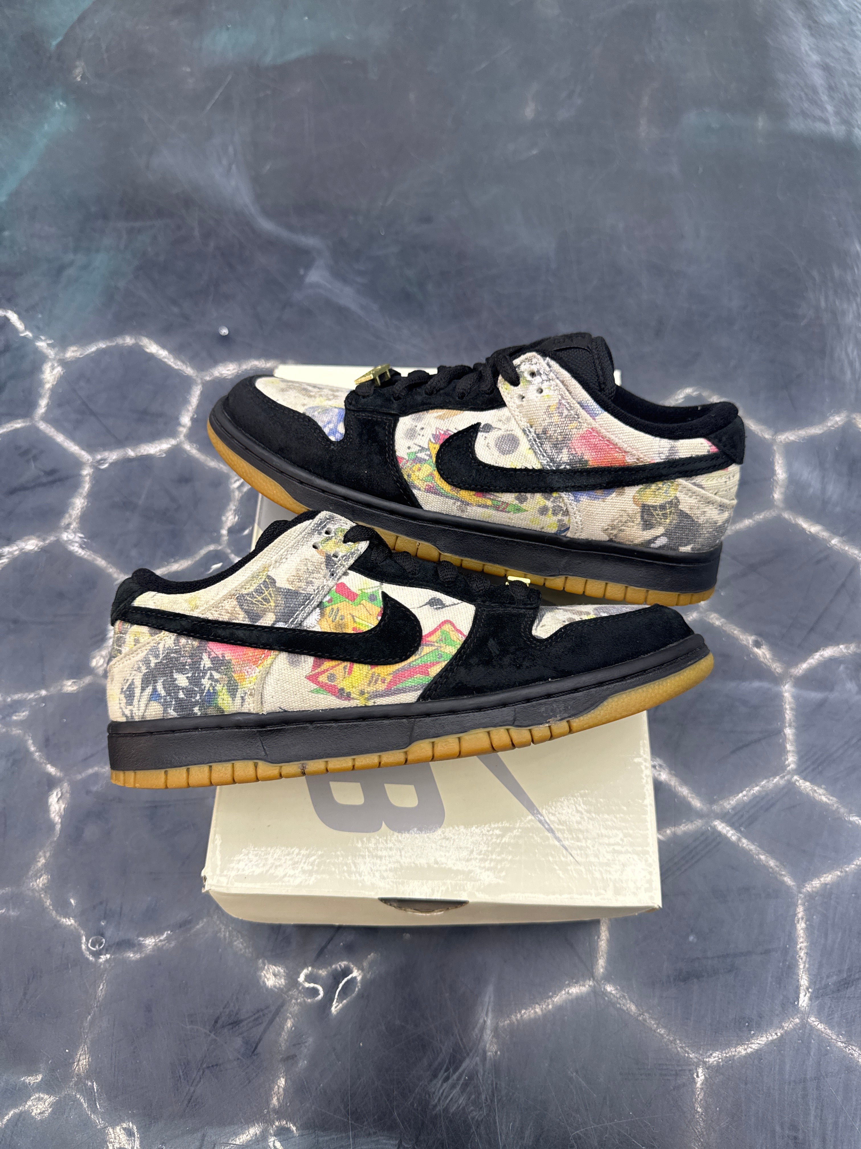 NIKE SB DUNK LOW SUPREME RAMMELLZEE PRE OWNED SIZE 6