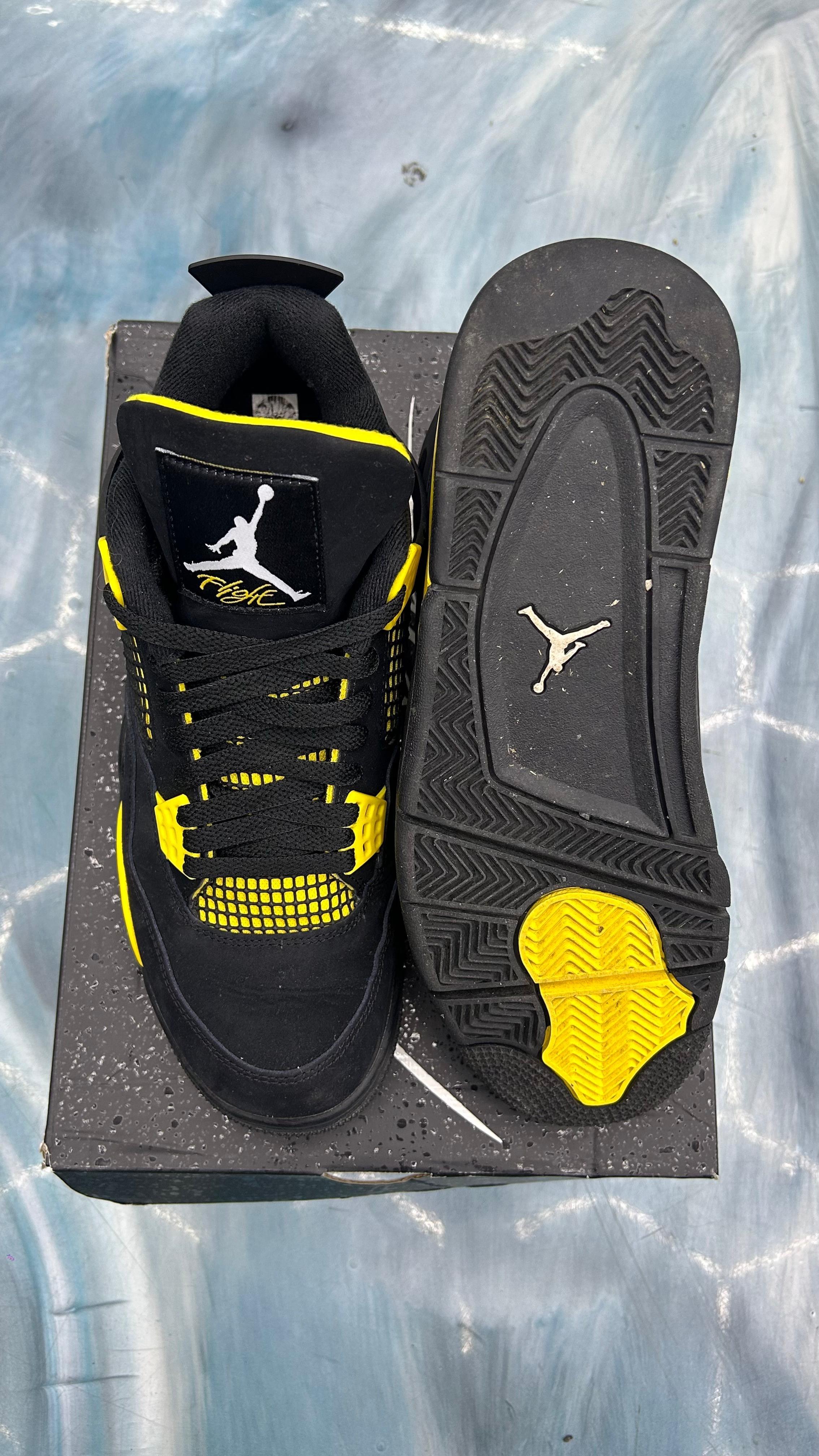 JORDAN 4 RETRO YELLOW THUNDER PRE OWNED SIZE 10