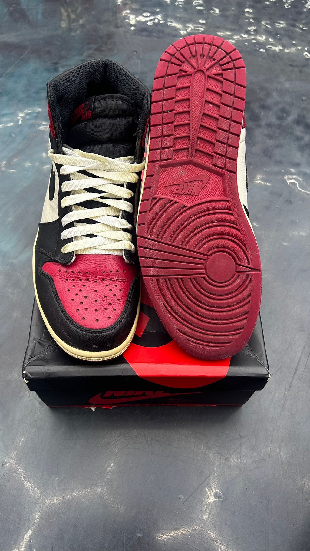 JORDAN 1 RETRO HIGH BRED TOE PRE OWNED SIZE 8