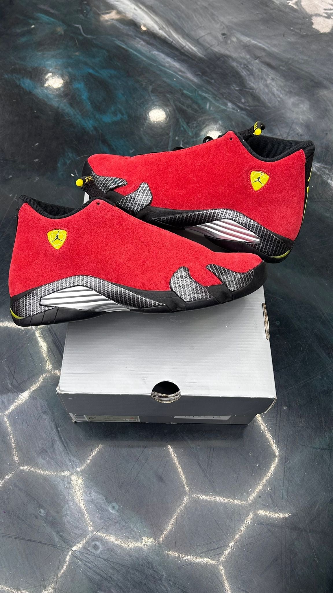 JORDAN 14 RETRO FERRARI PRE OWNED SIZE 8.5