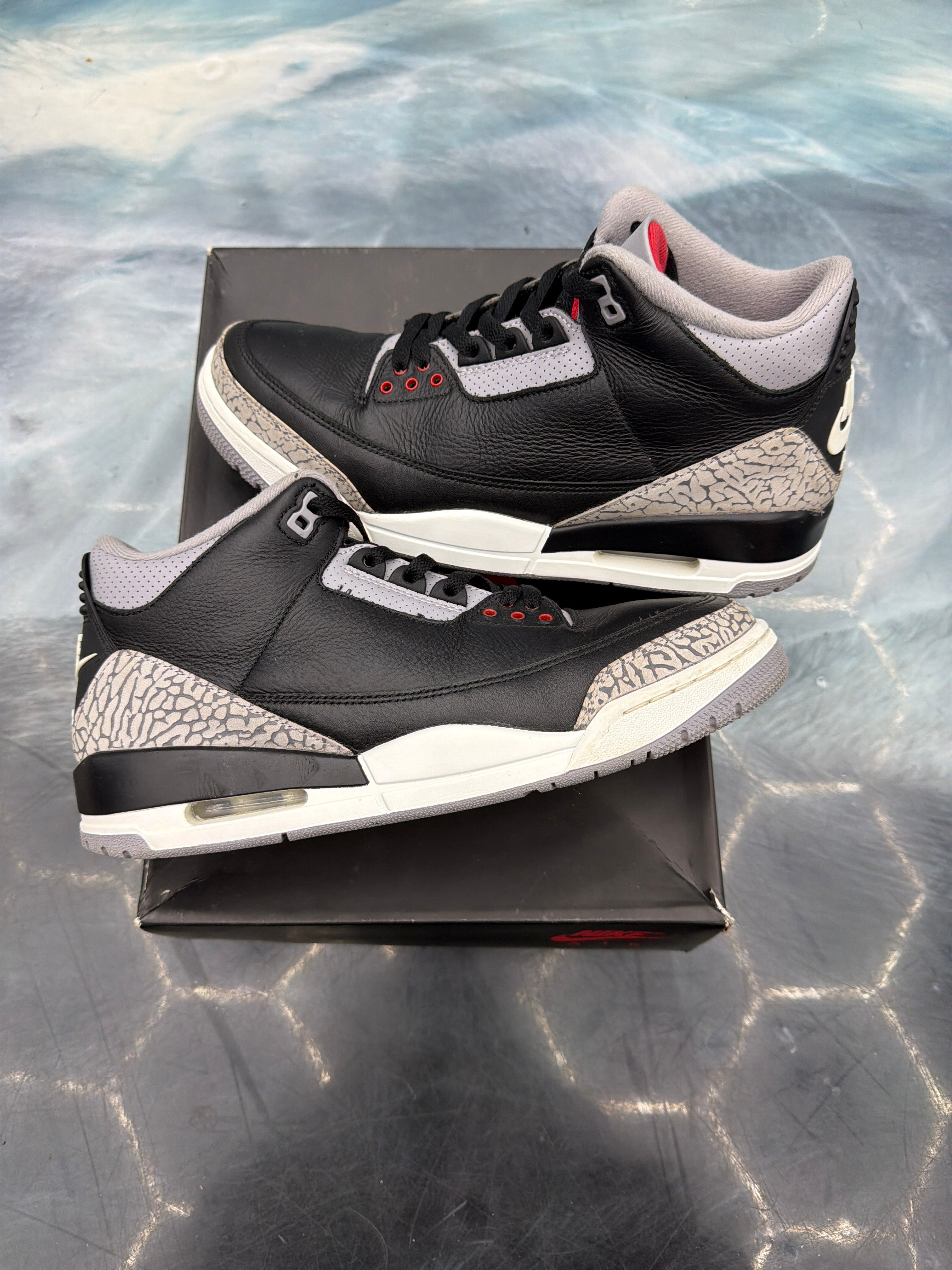 JORDAN 3 RETRO OG BLACK CEMENT PRE OWNED SIZE 10.5