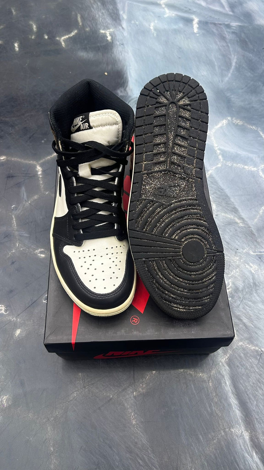 JORDAN 1 RETRO HIGH MOCHA PRE OWNED SIZE 8