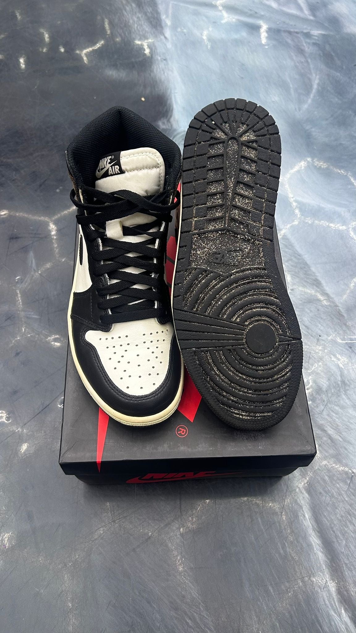 JORDAN 1 RETRO HIGH MOCHA PRE OWNED SIZE 8