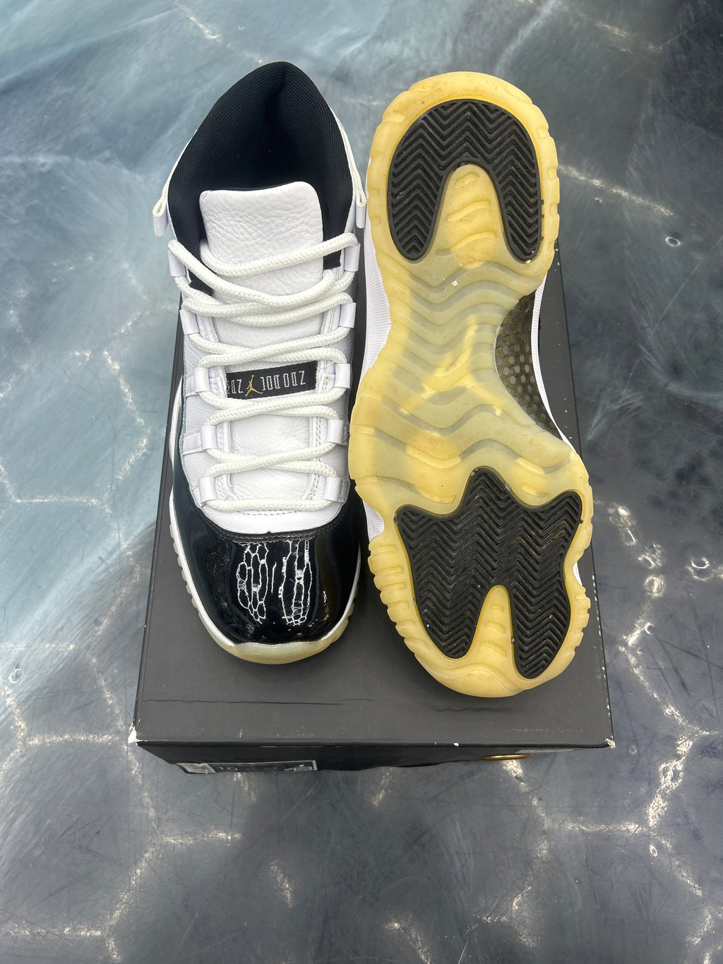 JORDAN 11 DMP GRATITUDE SIZE 10 PRE OWNED