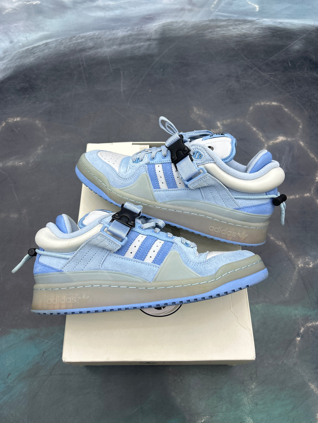 ADIDAS BAD BUNNY FORUM BLUE TINT PRE OWNED SIZE 8
