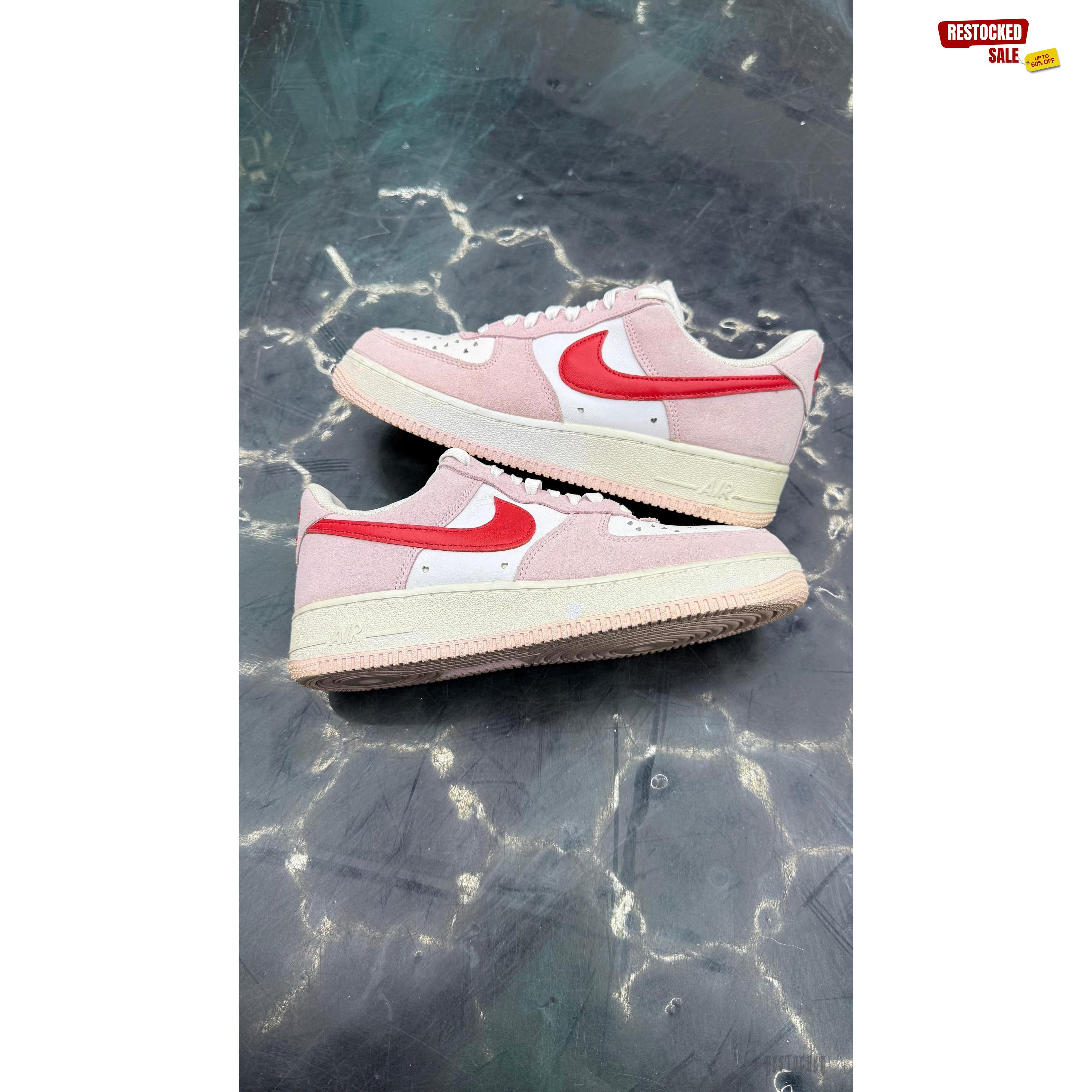 NIKE AIR FORCE 1 LOW VALENTINES LOVE LETTER PRE OWNED SIZE 8 NO BOX