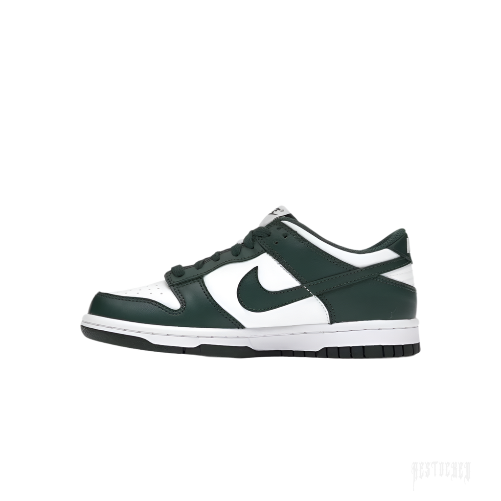 NIKE DUNK LOW MICHIGAN STATE (GS) sneaker with a two-tone green and white leather upper, white laces, and rubber sole.