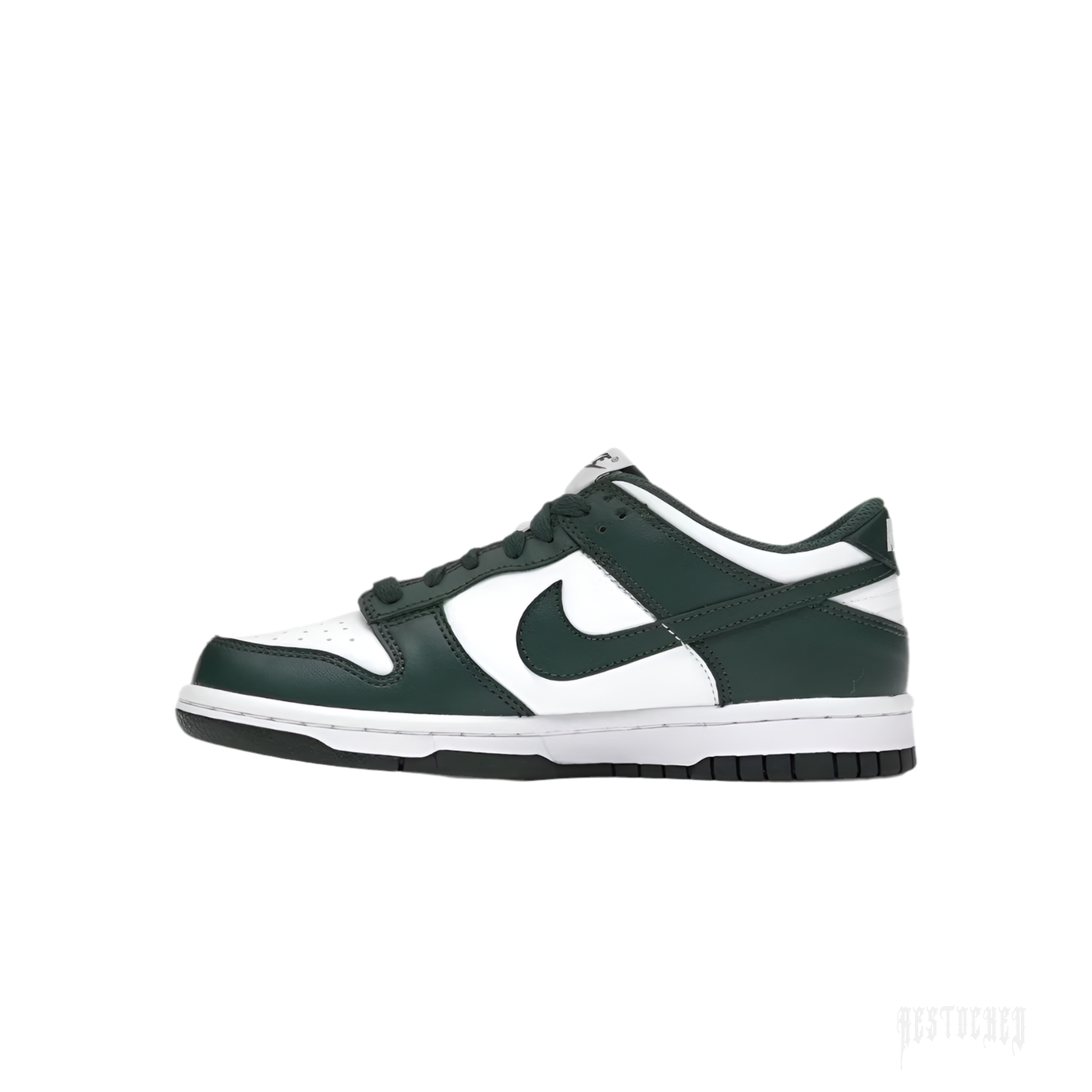 NIKE DUNK LOW MICHIGAN STATE (GS) sneaker with a two-tone green and white leather upper, white laces, and rubber sole.