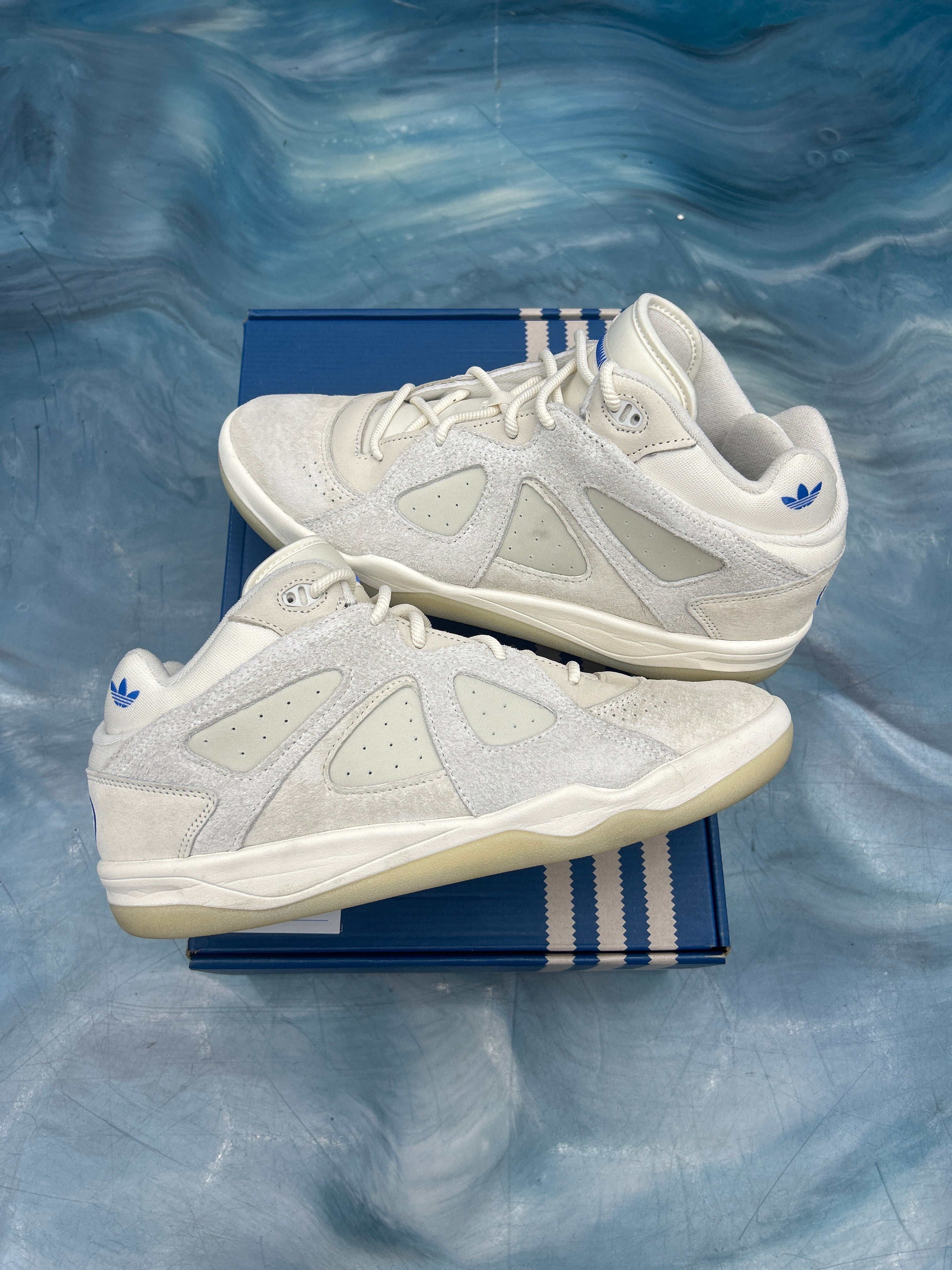 ADIDAS BADBO 1.0 RESILENSE PRE OWNED SIZE 10.5