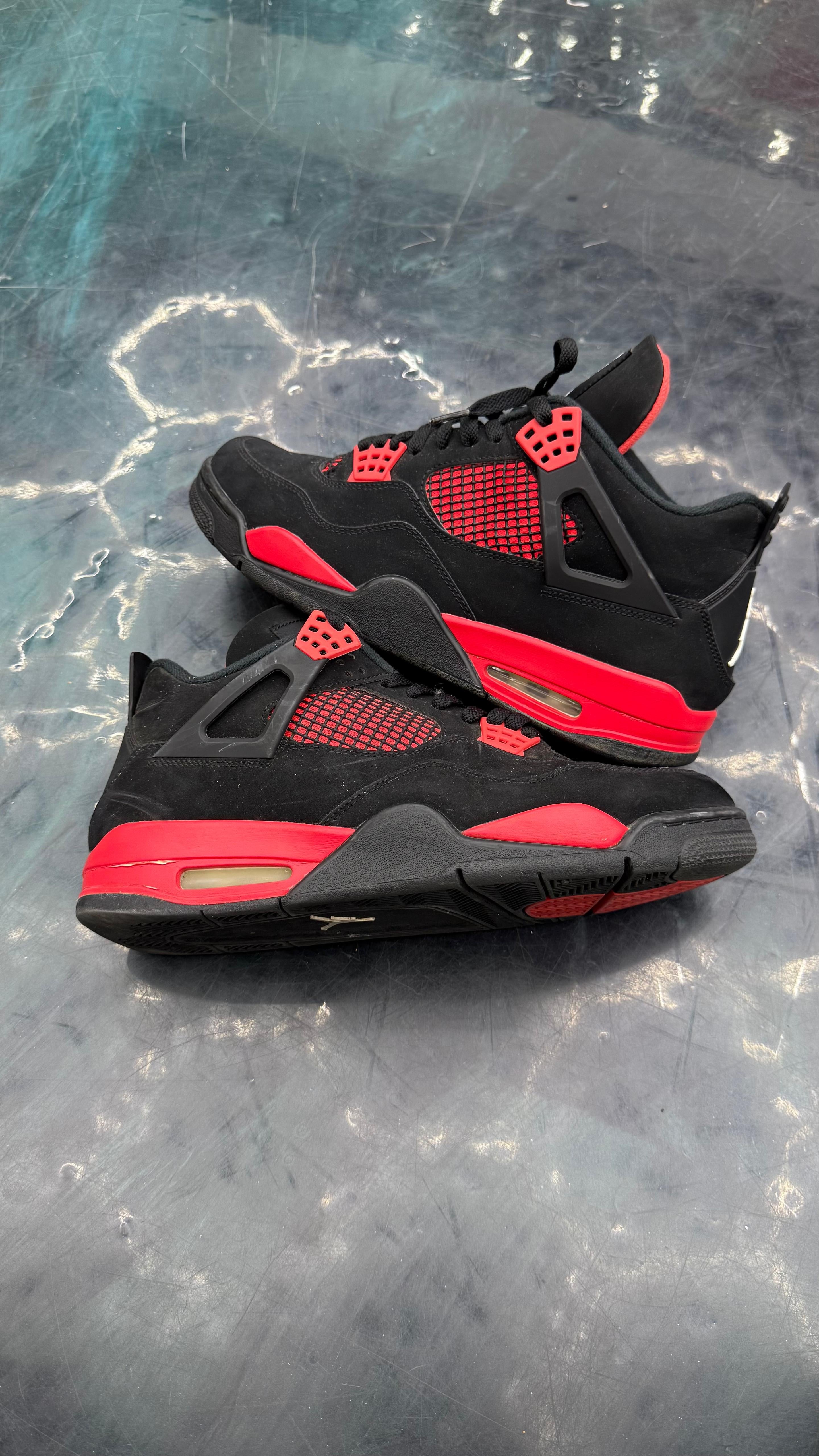 JORDAN 4 RETRO RED THUNDER PRE OWNED SIZE 11 NO BOX