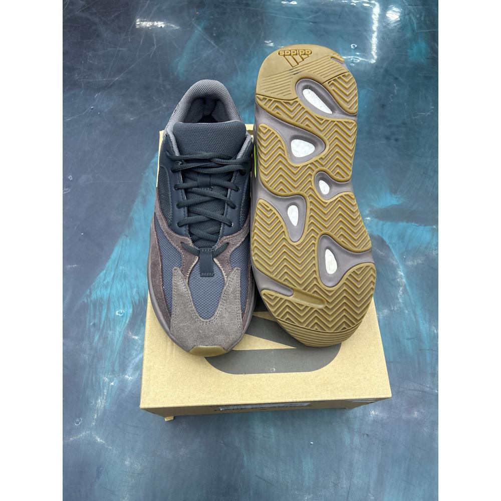 ADIDAS YEEZY BOOST 700  PRE-OWNED MAUVE SIZE 10.5