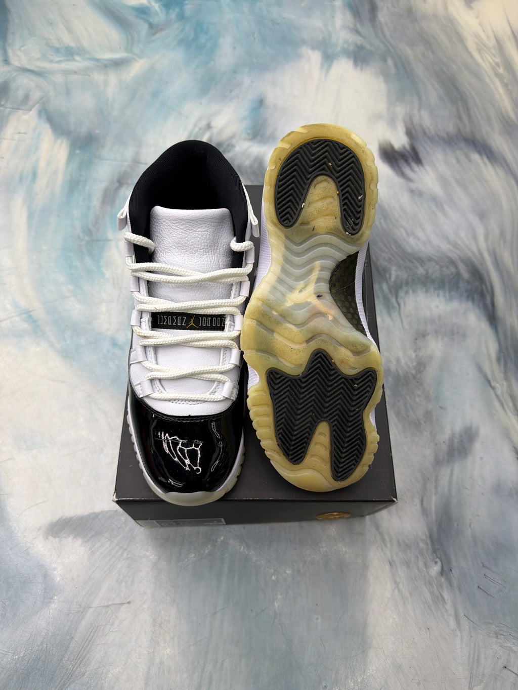 JORDAN 11 RETRO DMP GRATITUDE PRE OWNED SIZE 8.5