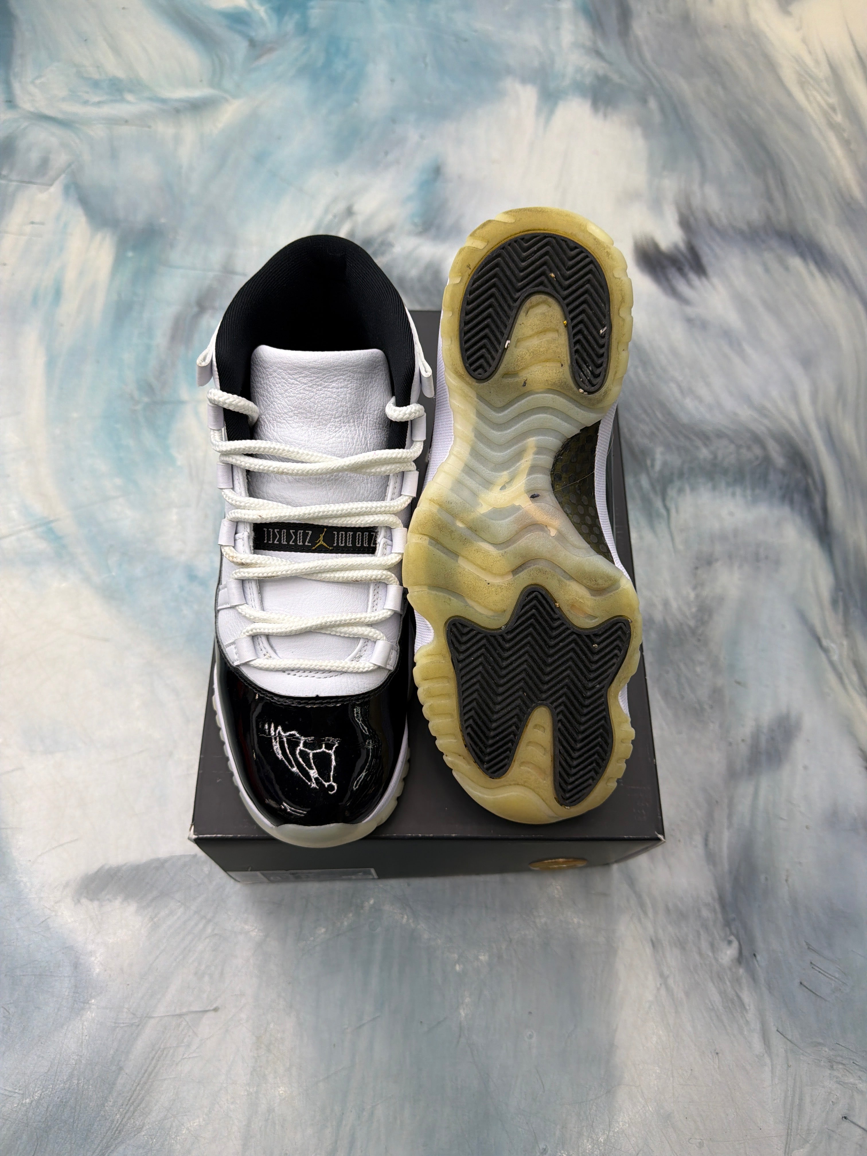 JORDAN 11 RETRO DMP GRATITUDE PRE OWNED SIZE 8.5