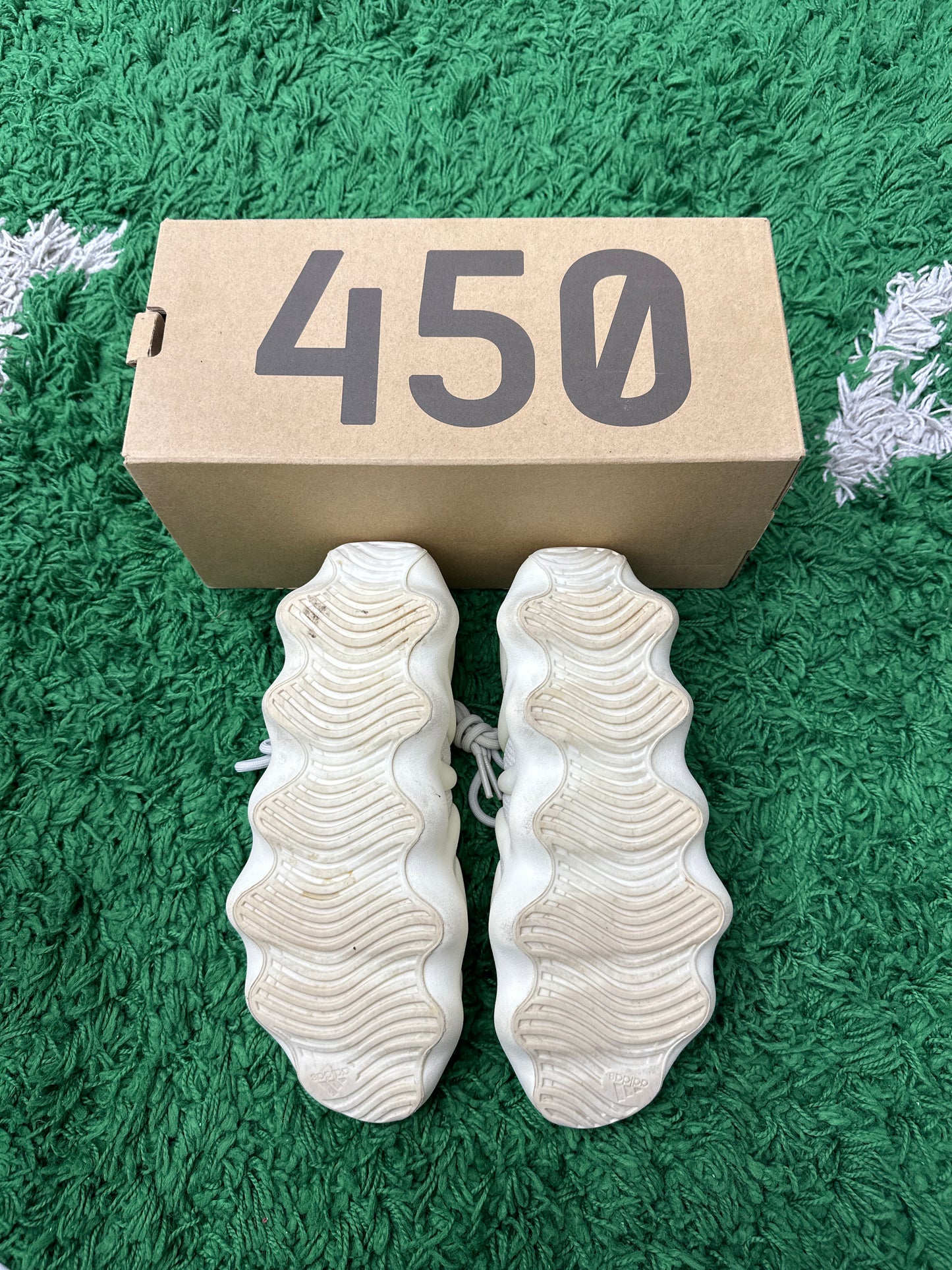 ADIDAS YEEZY 450 CLOUD WHITE PRE-OWNED SIZE 9