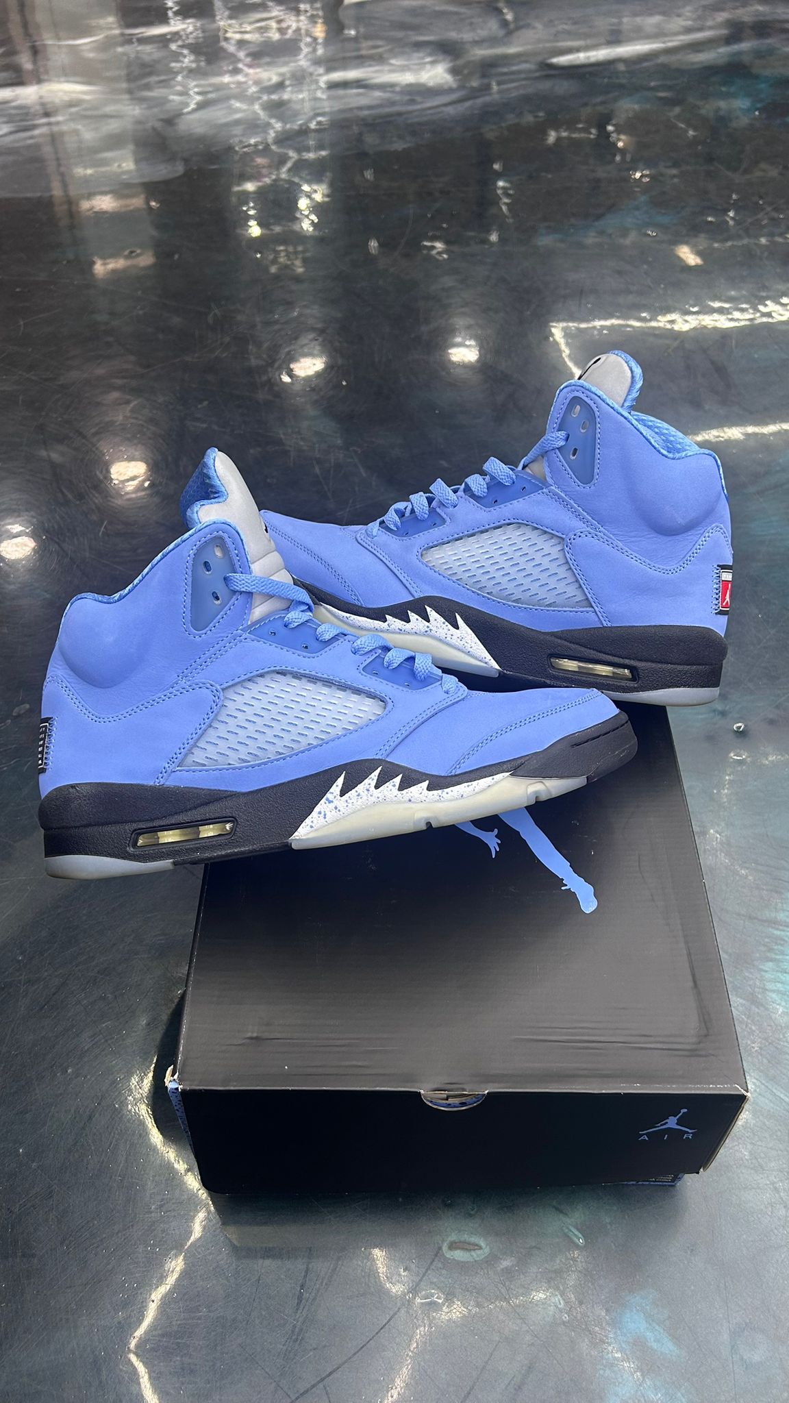 JORDAN 5 RETRO UNC UNIVERSITY BLUE PRE OWNED SIZE