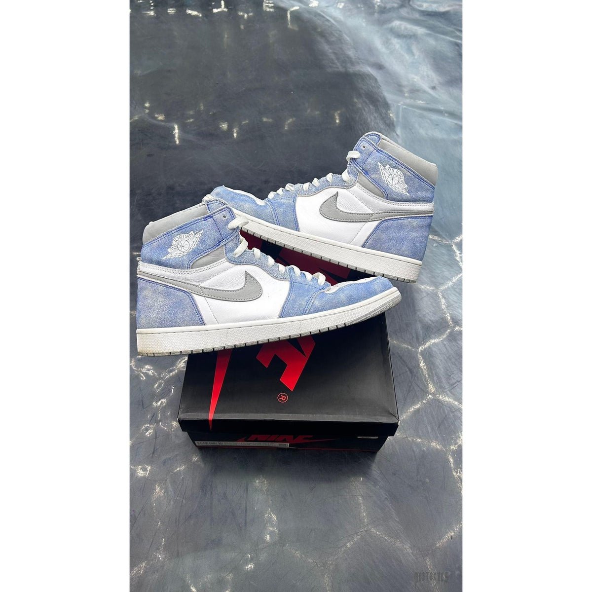 JORDAN 1 RETRO HIGH HYPER ROYAL SMOKE GREY PRE OWNED SIZE 13